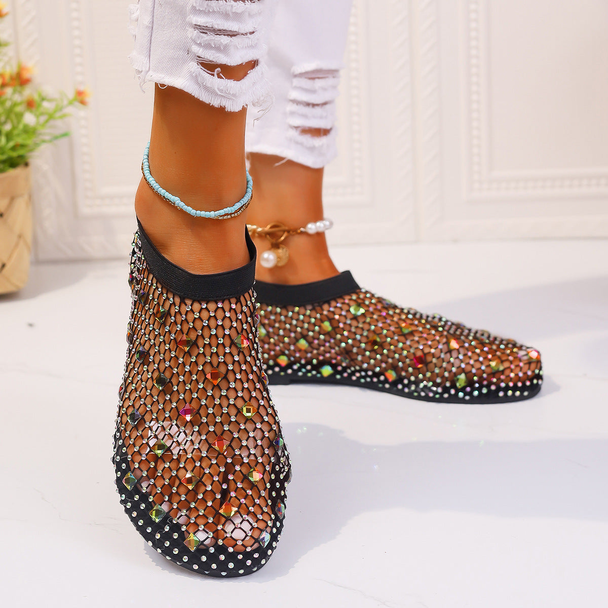 Round Toe Beach Shoes for Women: Fashionable Mesh Flat Sandals