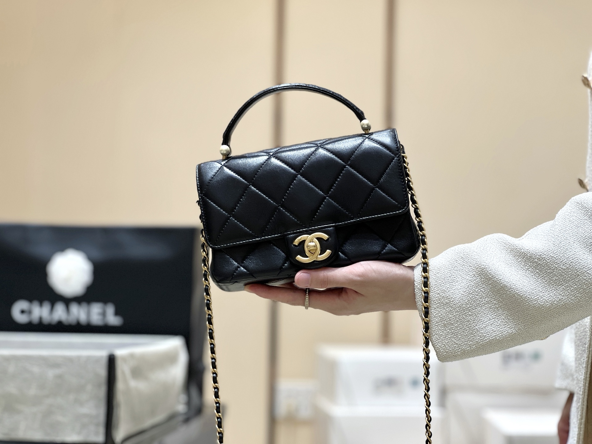 Chanel 25P Spring/Summer Preview Series Global Limited Pearl Handle Bag AS5399 00138