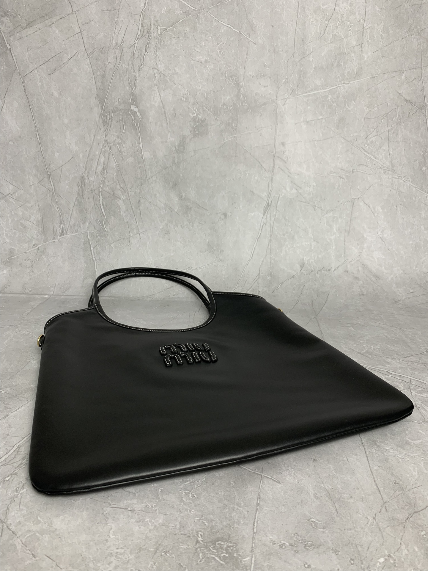 Miu Miu hobo tote 5BG231