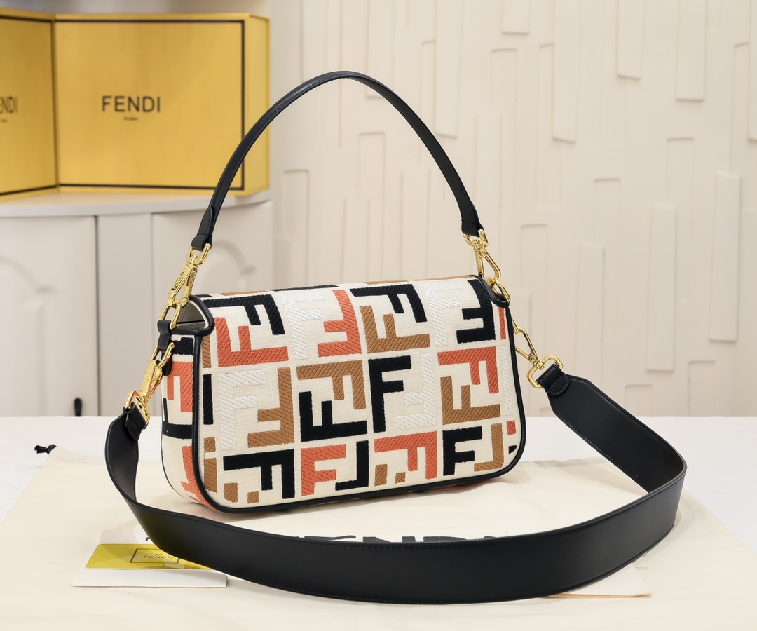 FENDI Baguette Shoulder Bag 1002