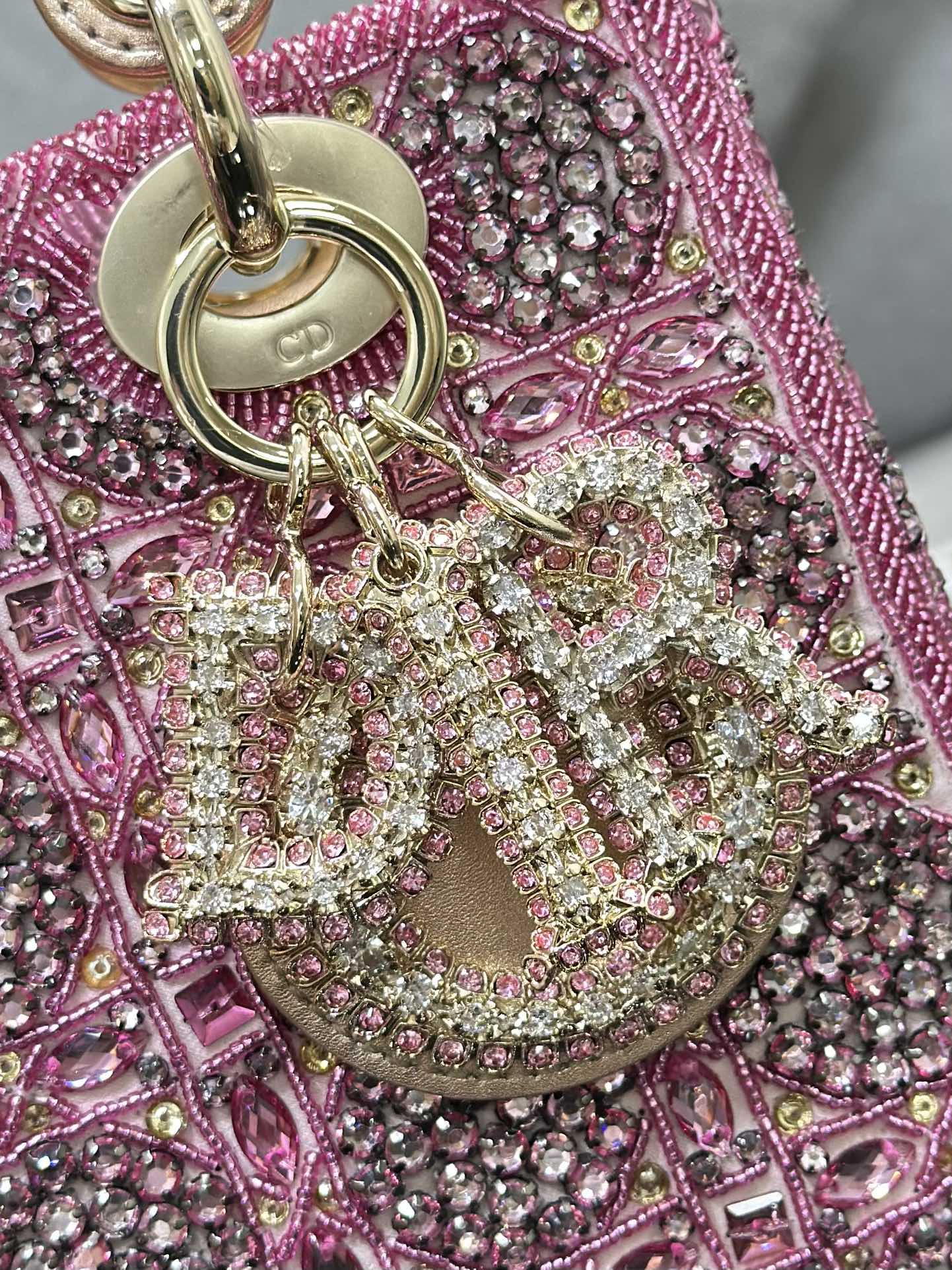 Dior Lady four-grid embroidery rhinestone pink M0538