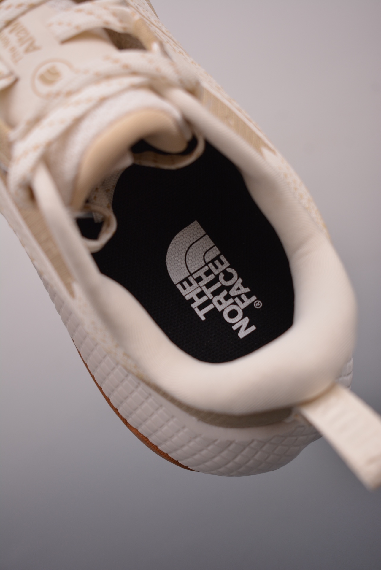 The North Face Altamesa 500 sneakers in off-white khaki NF0A83N3TOB-085