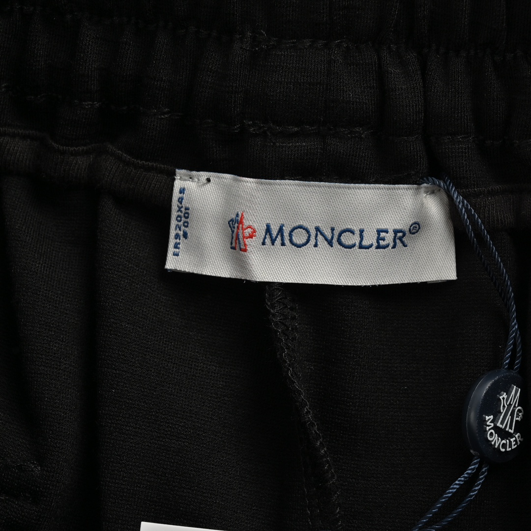Moncler 24ss lettering print pocket logo shorts