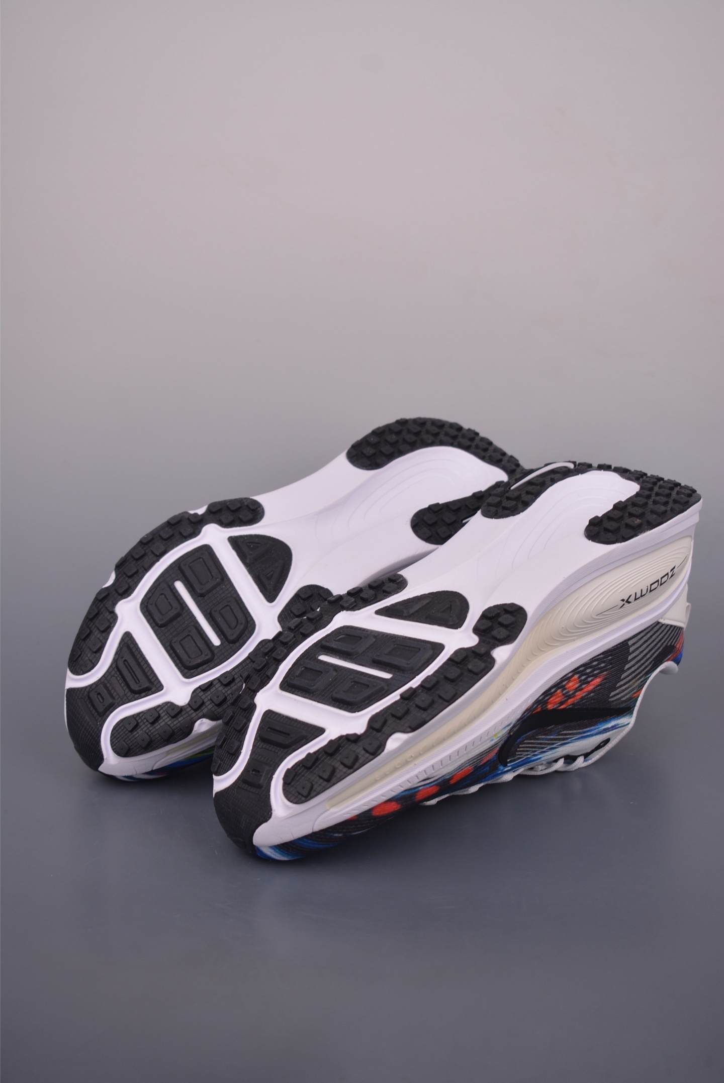 Nike Air Zoom Vomero 18 SE 