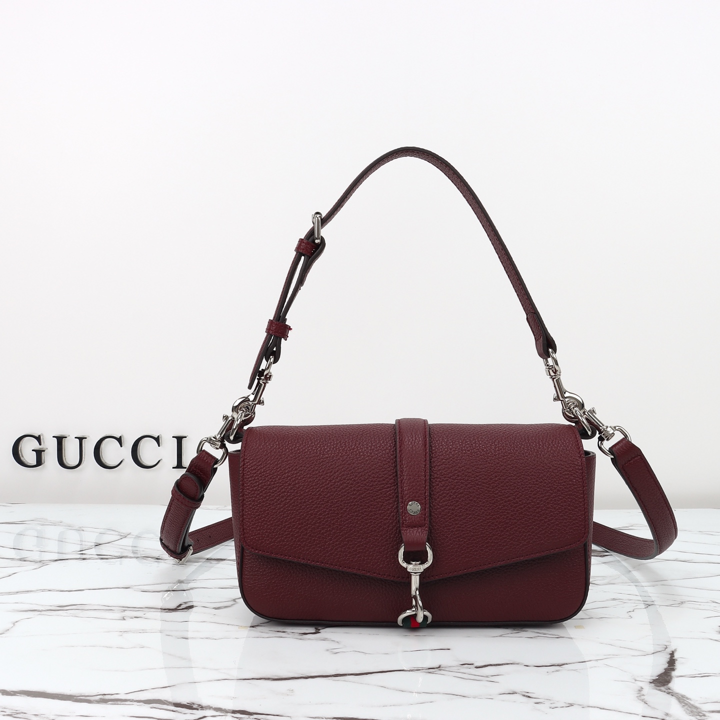 Gucci small crossbody bag with hook closure‎ 821623 AAESU 1069