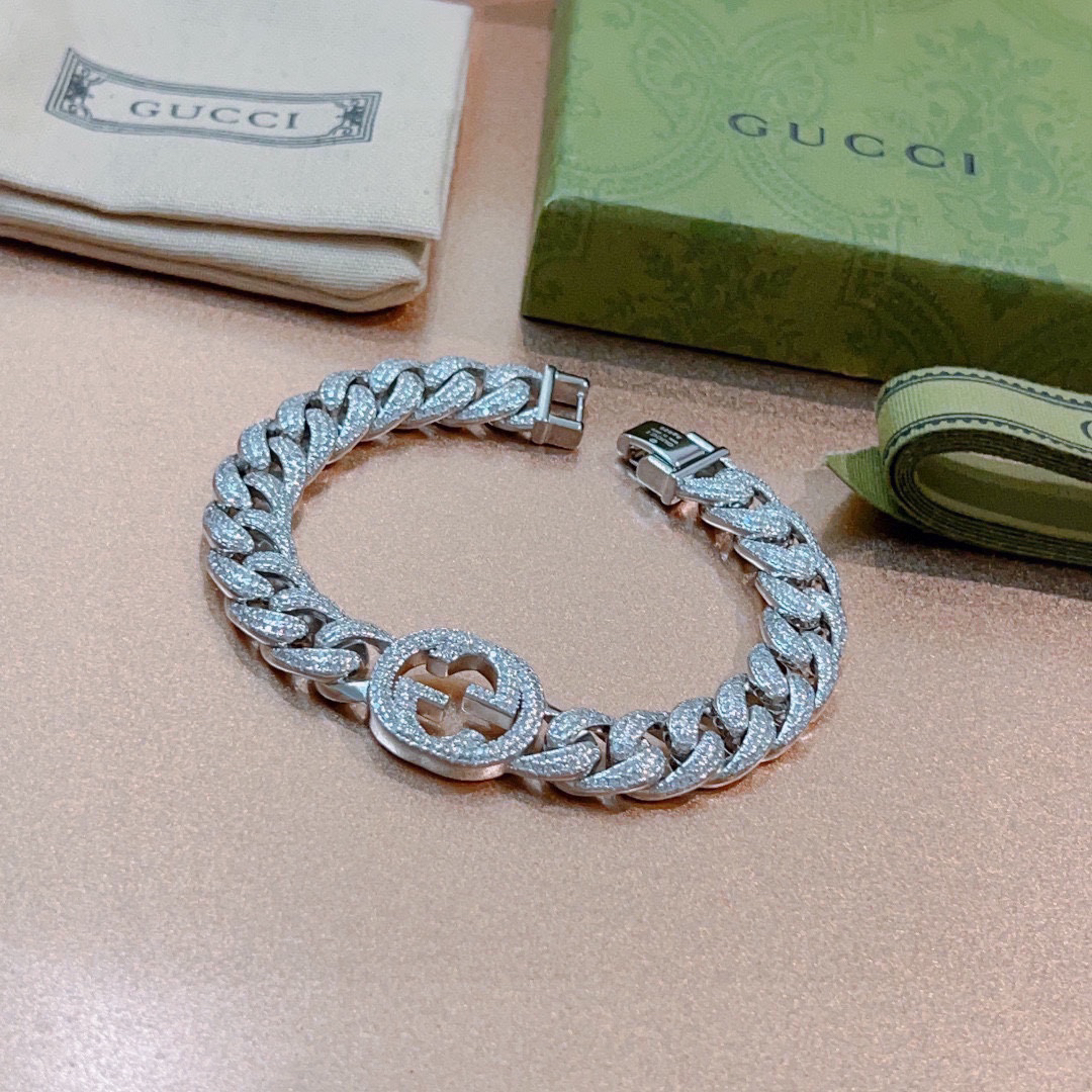 Gucci GG flat chain bracelet with diamonds