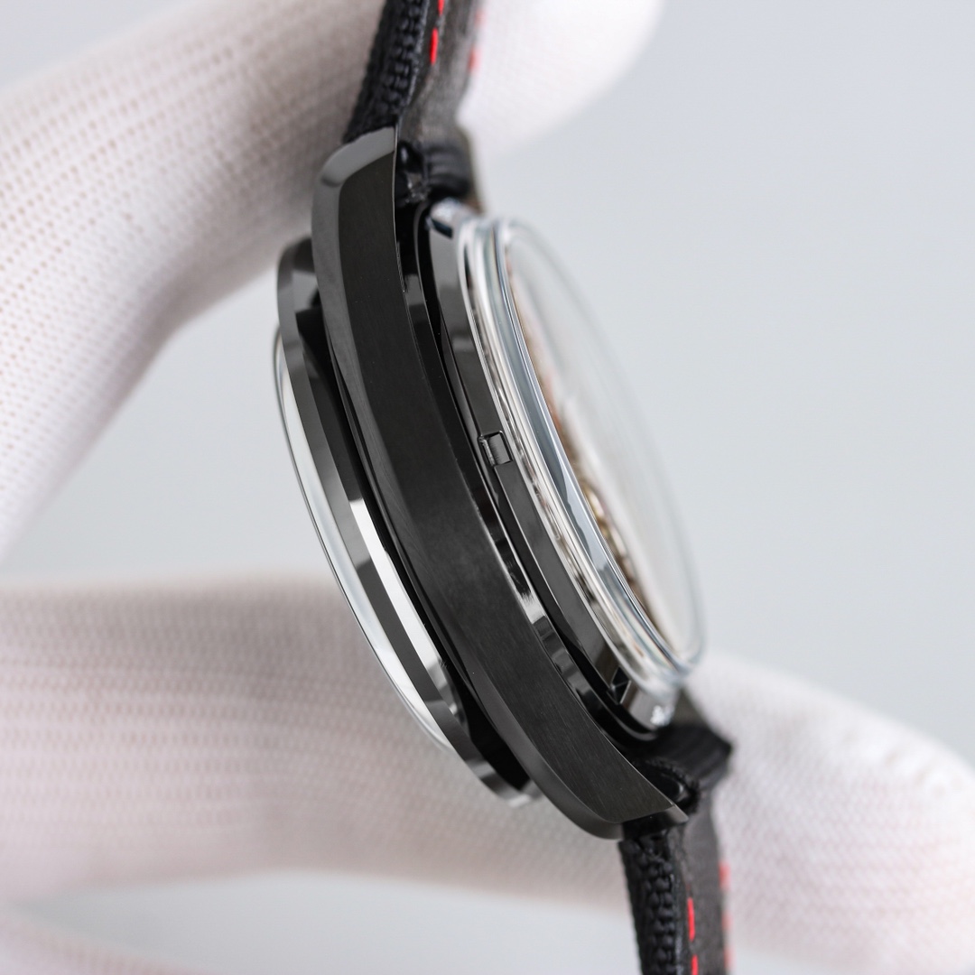 Omega Speedmaster Dark Side of the Moon 311.92.44.51.01.006