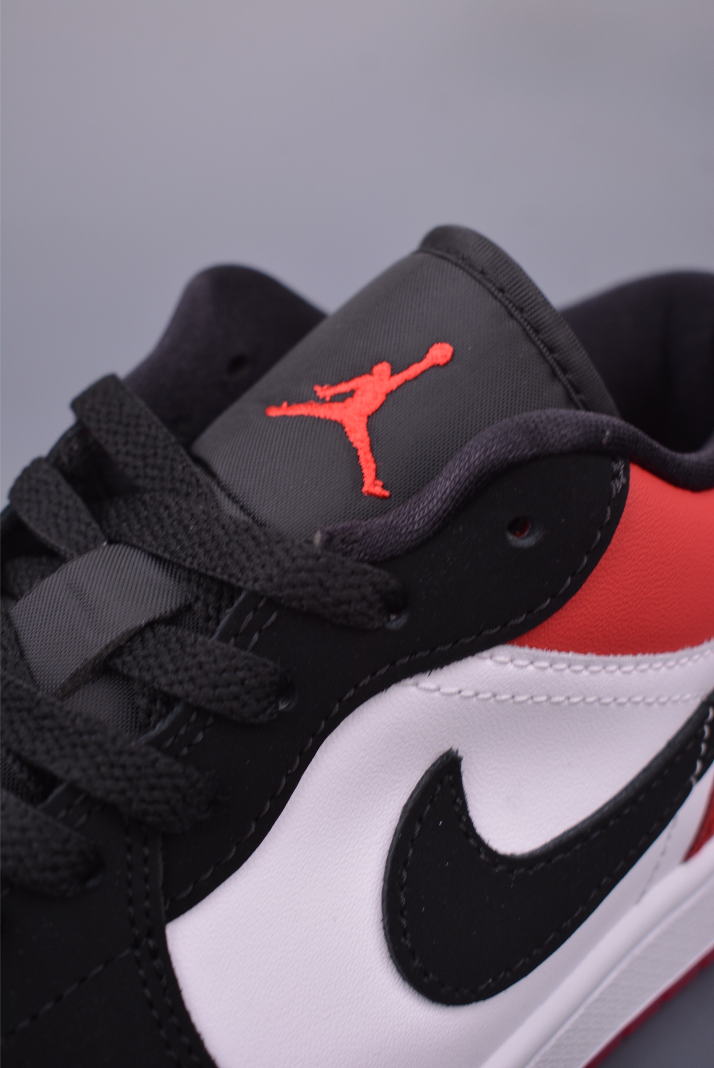 Nike Air Jordan 1 LowAJ1 basketball shoes New Black and White Red Toe IB8971-106