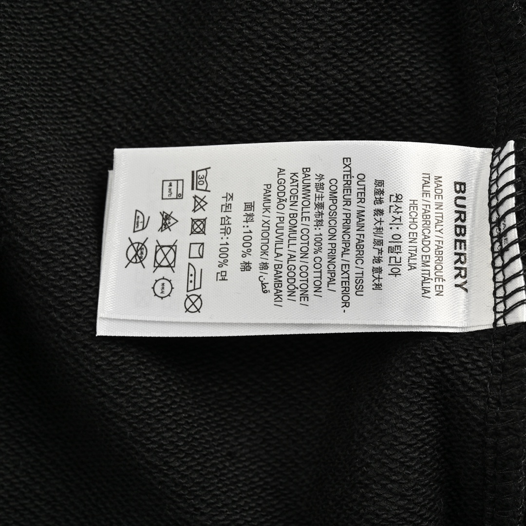 Burberry 24Fw hooded sweatshirt with horse patch on the back