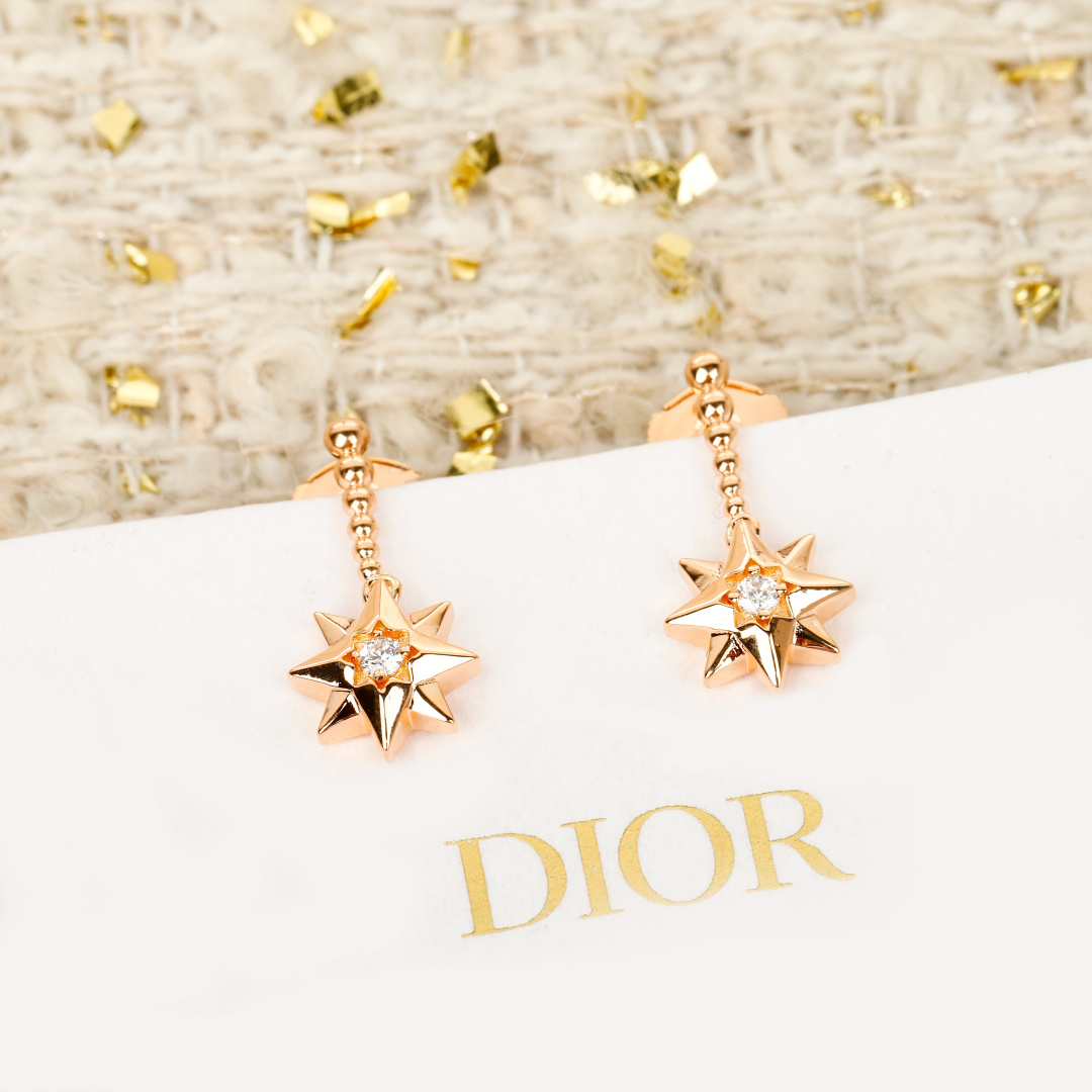 Dior eight-pointed star pendant earrings
