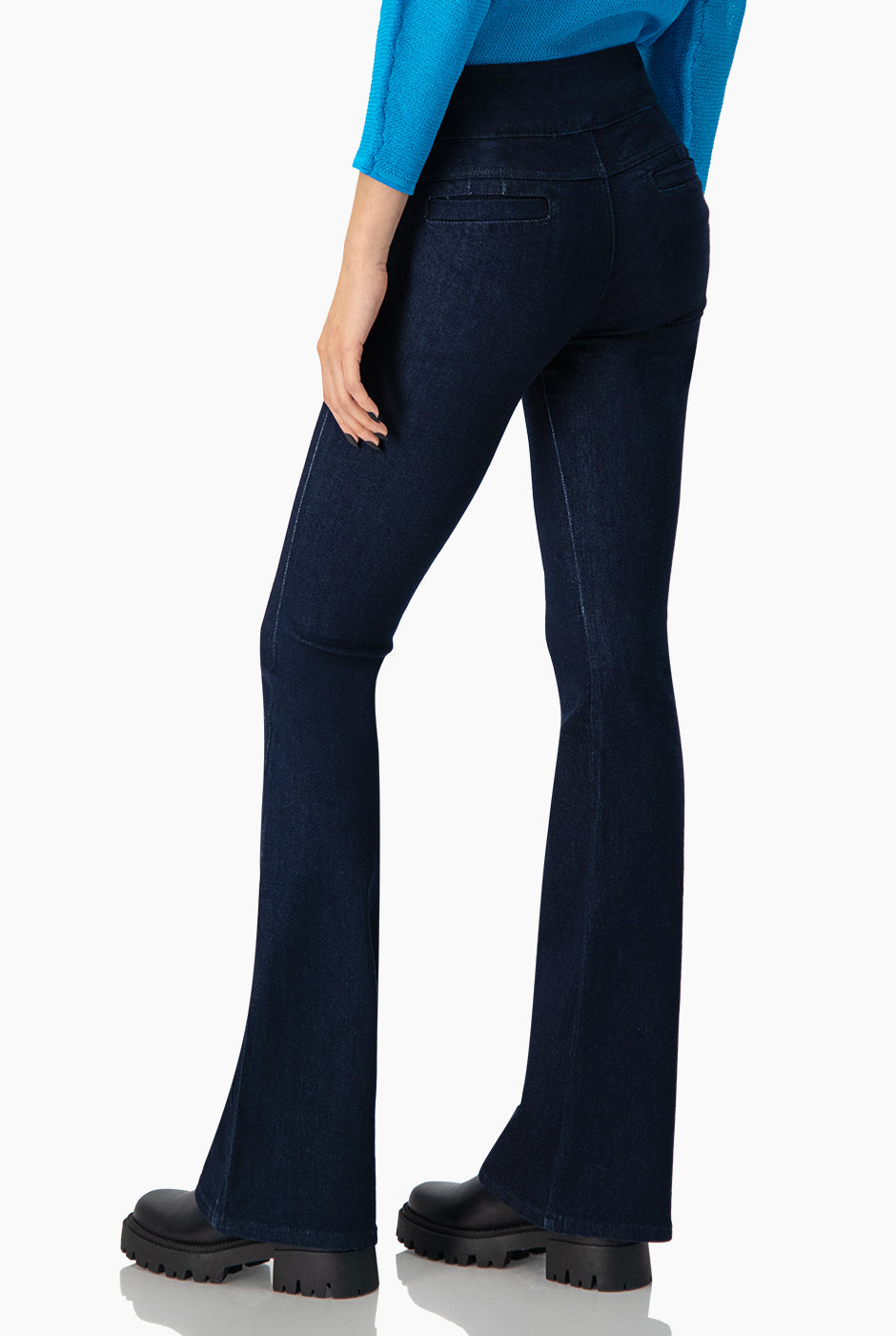 Jeans campana con doble boton frontal