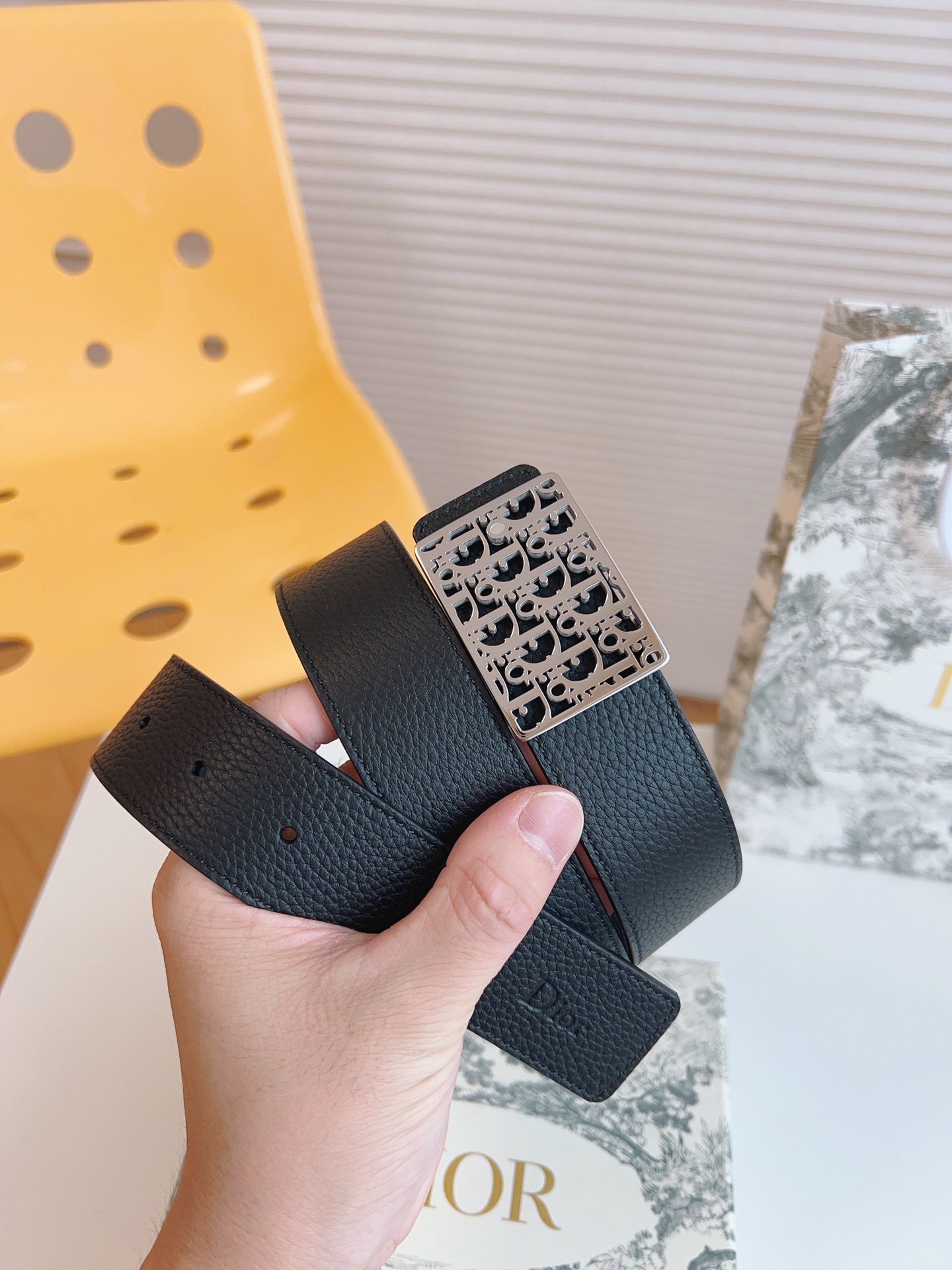 Dior hollow buckle cowhide double-sided belt 3.5CM wide