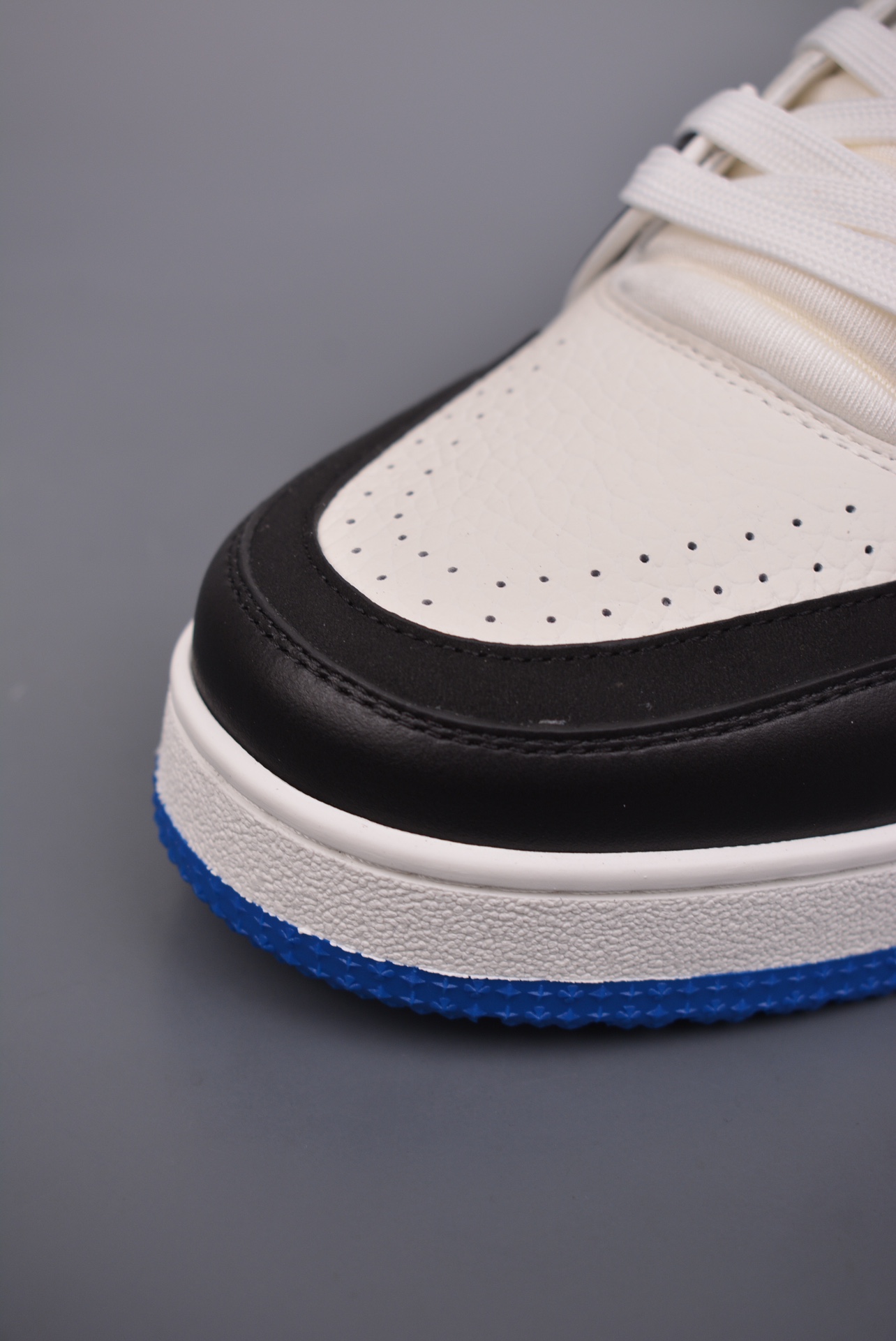 Louis Vuitton Trainer Sneaker Low Black White Blue Signature Edition 1ADDYZ