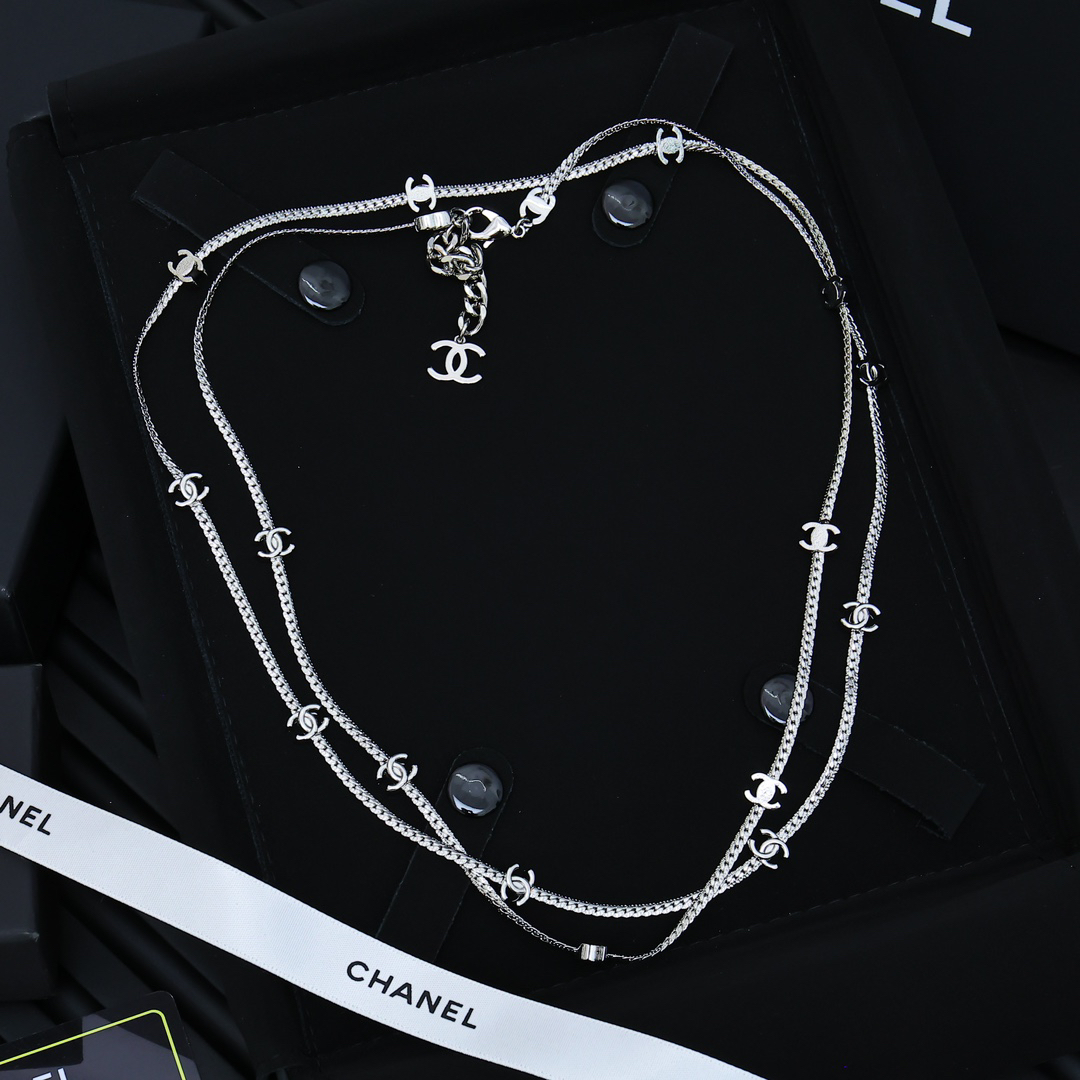Chanel 24B snake bone chain 15 flower necklace