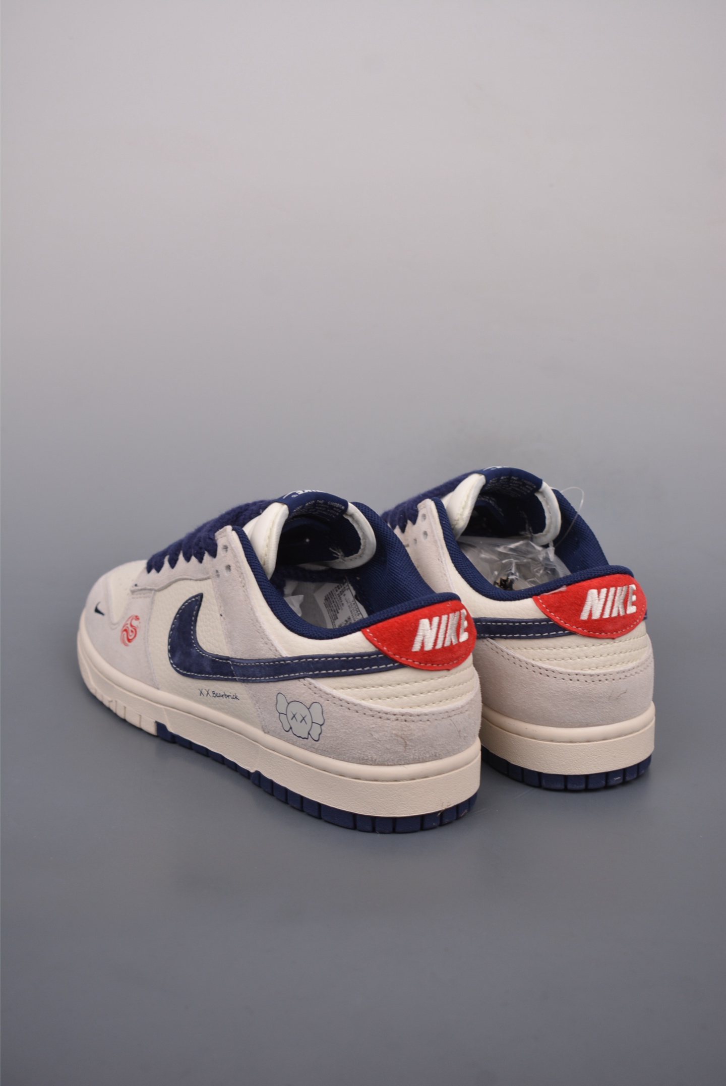 Kaws x Nike SB Dunk Low Retro Off-White Navy YX5066-249
