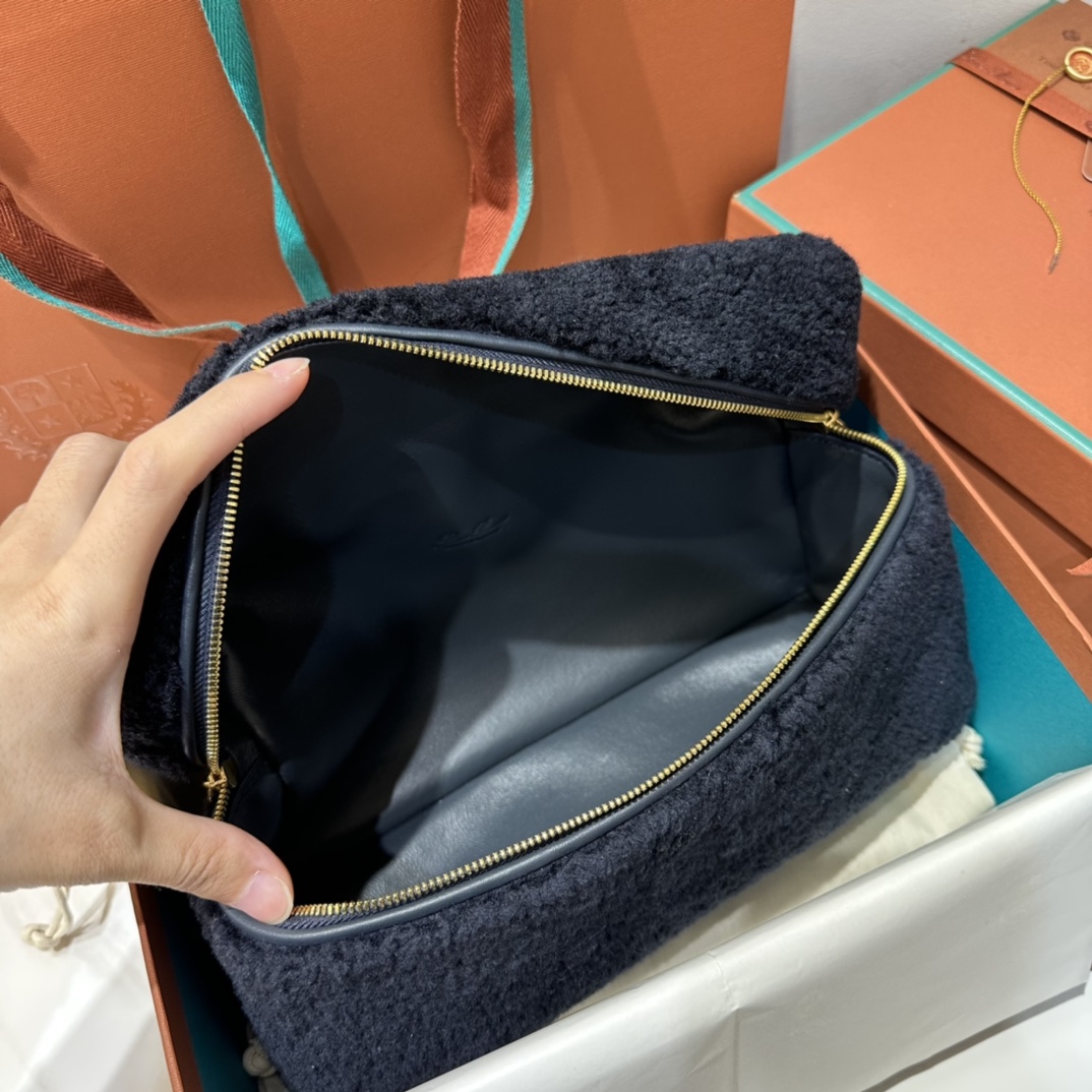 Loro Piana Extra pocket L27 series handbag