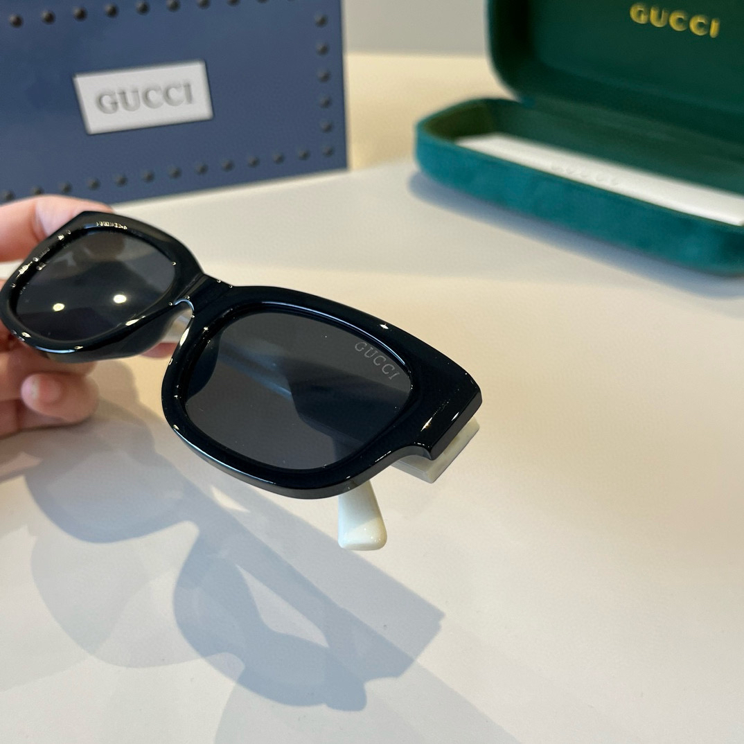 Gucci Round Frame Sunglasses