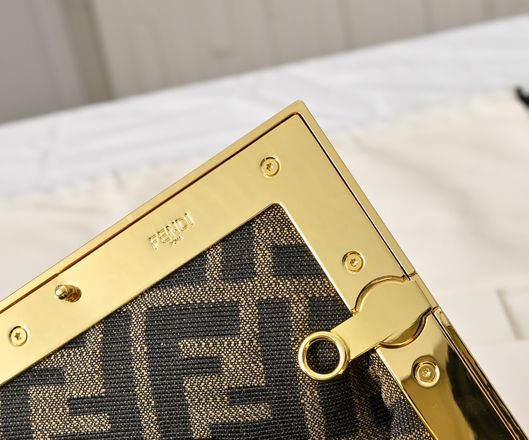 FENDI First Shoulder Bag 80016