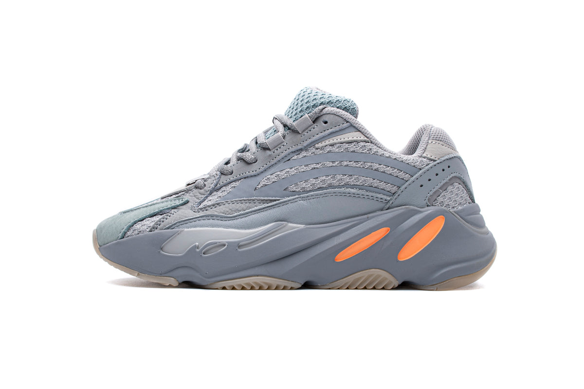 700V2