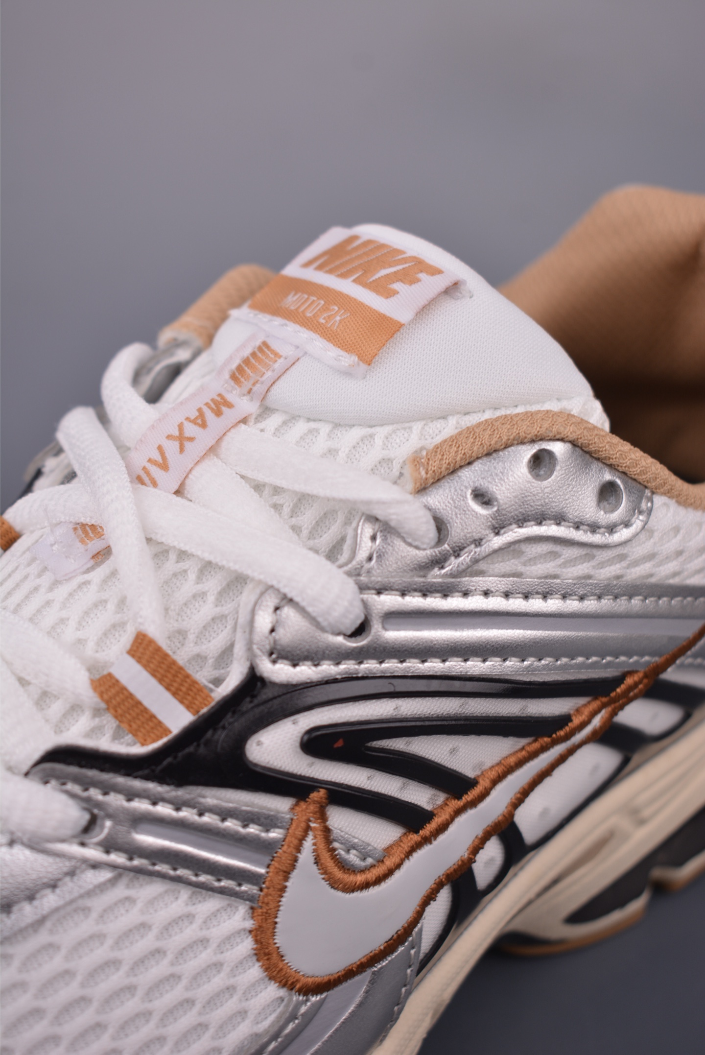 Nike Air Max Moto 2K 