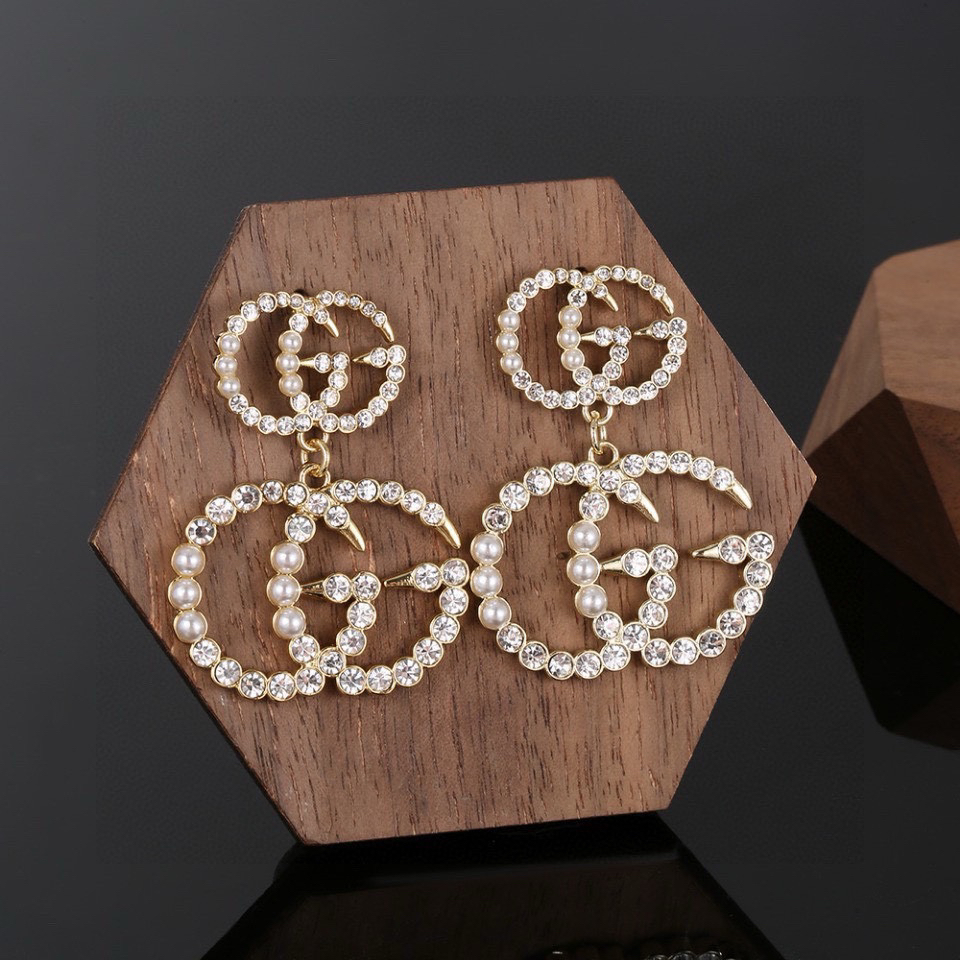 GUCCi pearl and diamond earrings