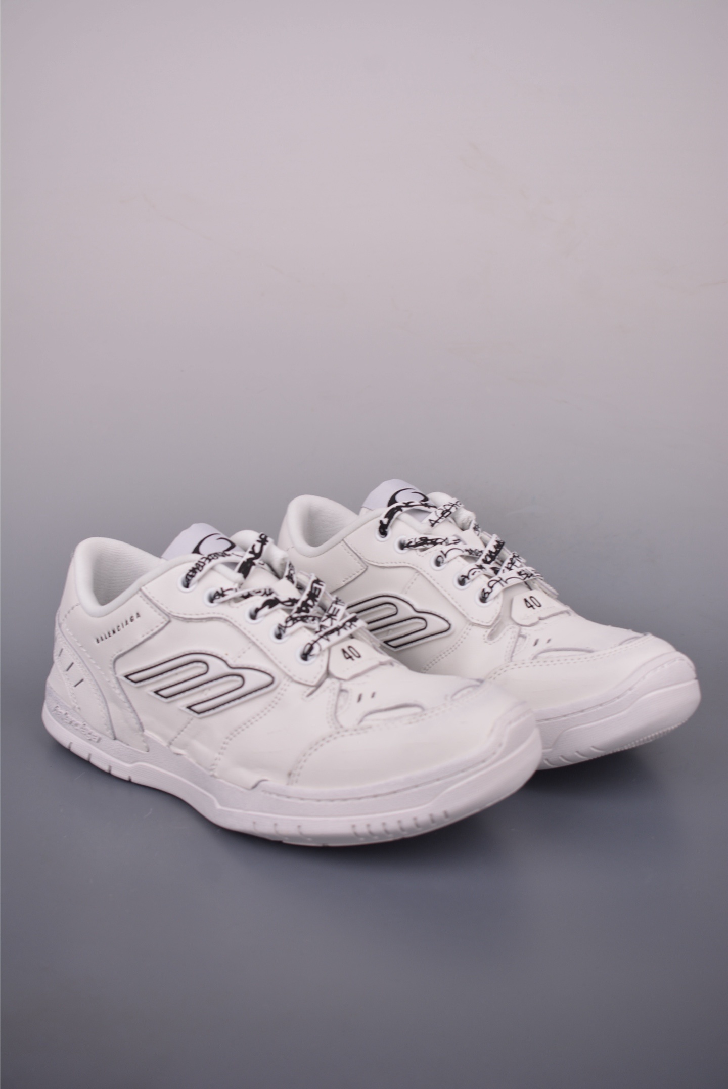 Balenciaga Hamptons Warn-Out 
