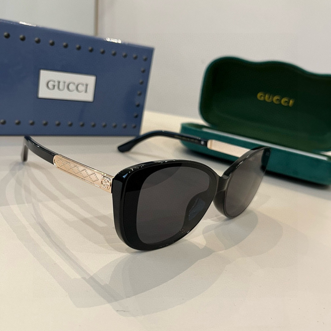 Gucci Round Frame Sunglasses