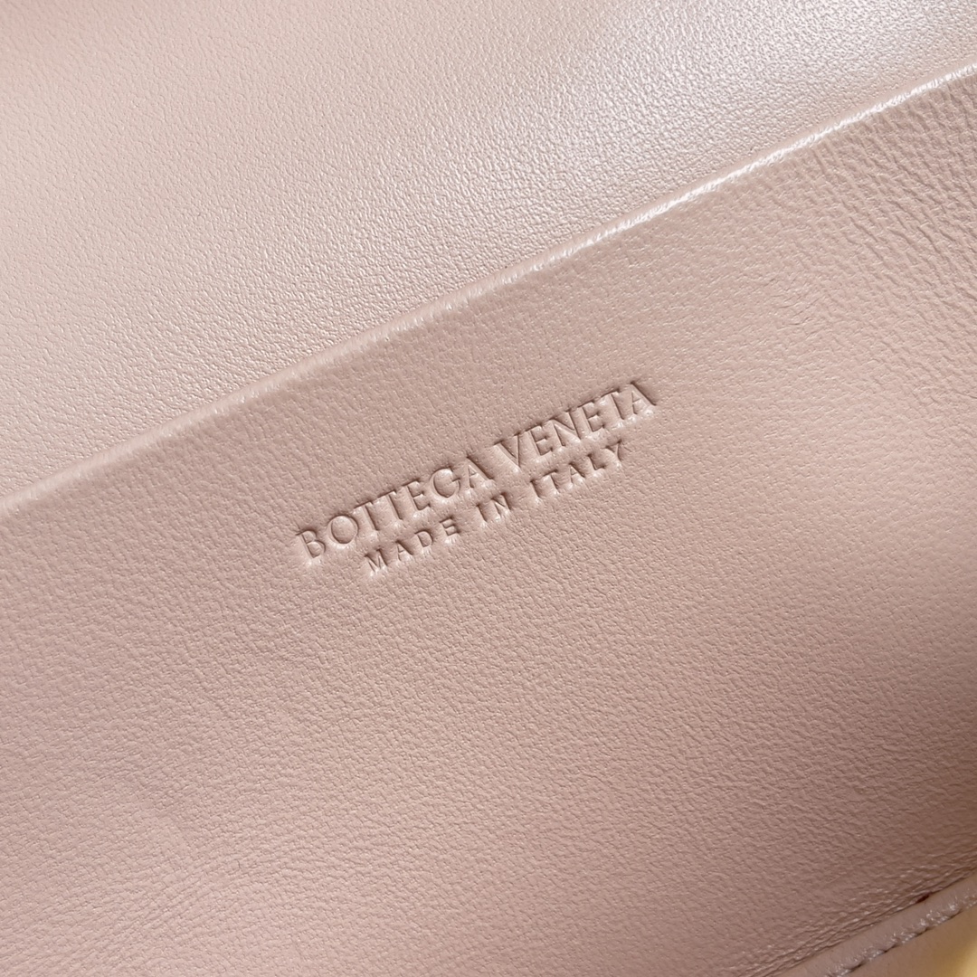Bottega Veneta 2024 Woven Zippered Baguette Bag 789109
