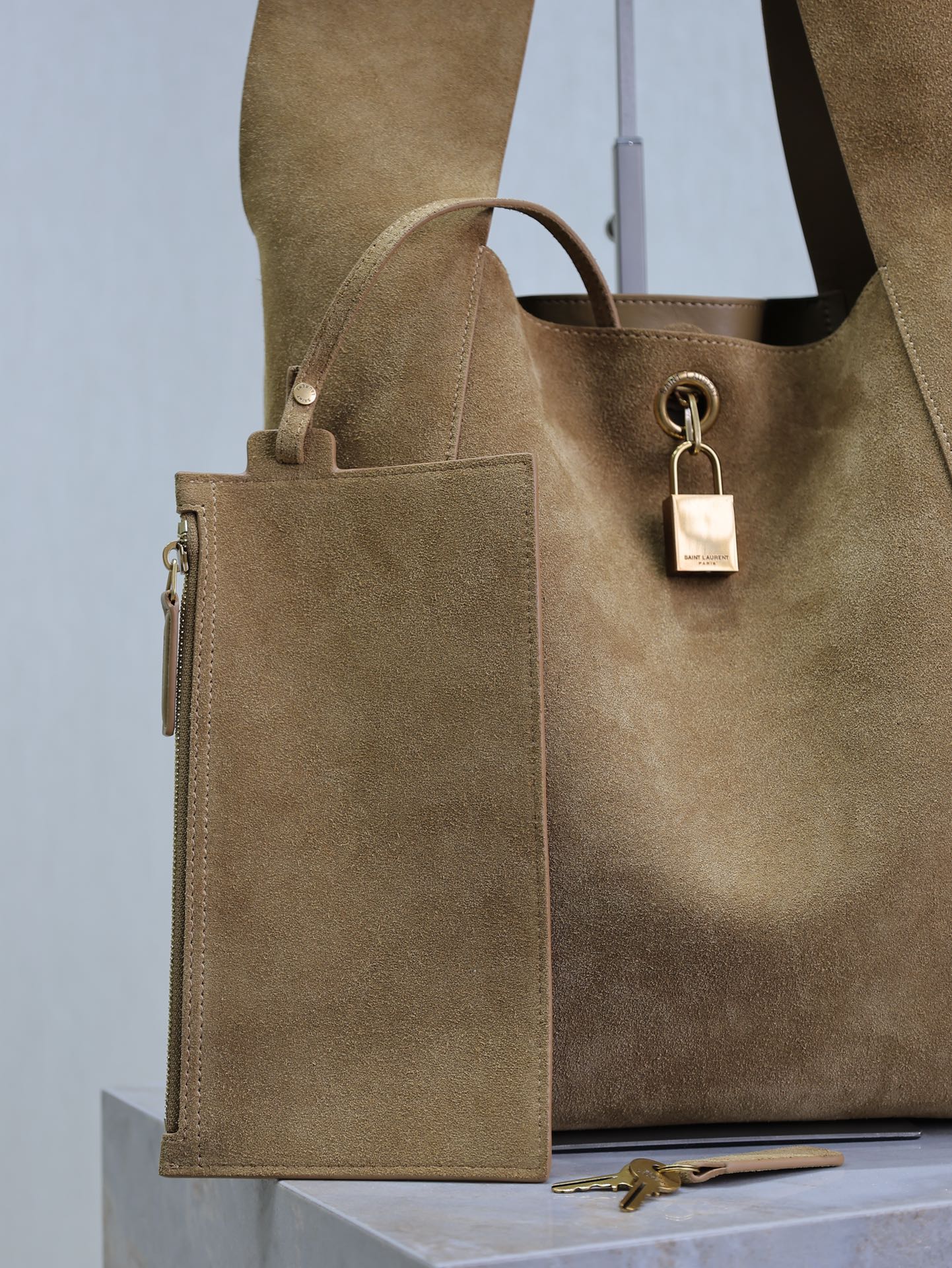 Yves Saint Laurent Hobo Shoulder Bag 773686