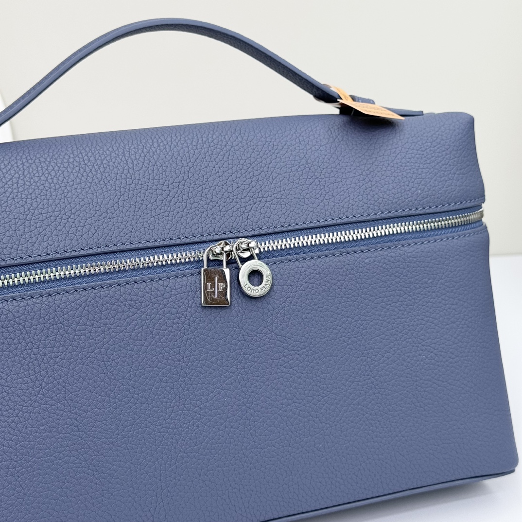 Loro Piana Extra poet L27 Clutch FAI8511