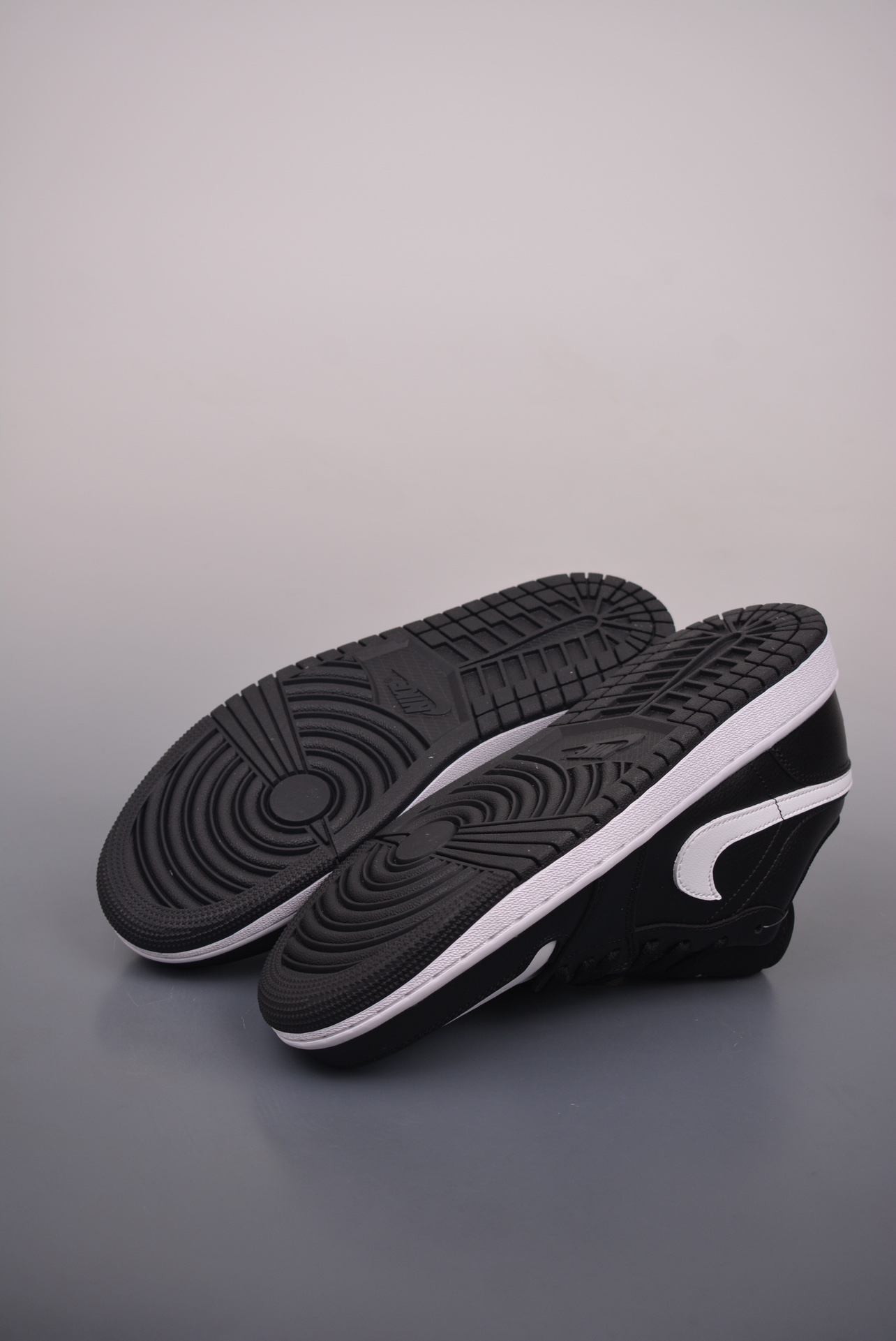 Air Jordan 1 Low Black and White Panda 553558-040