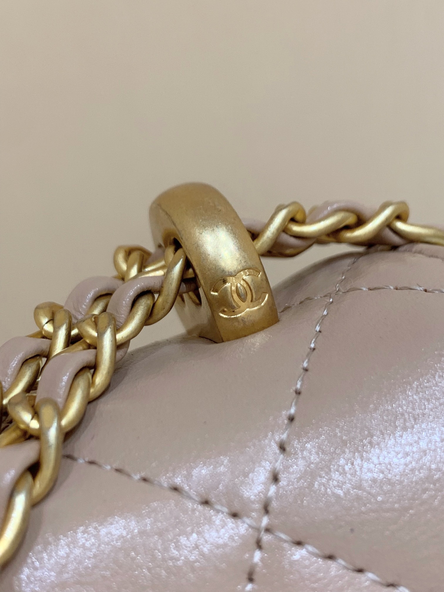 Chanel 2021 Early Fall Haute Couture Collection Double Gold Bead Chain Bag AP2615