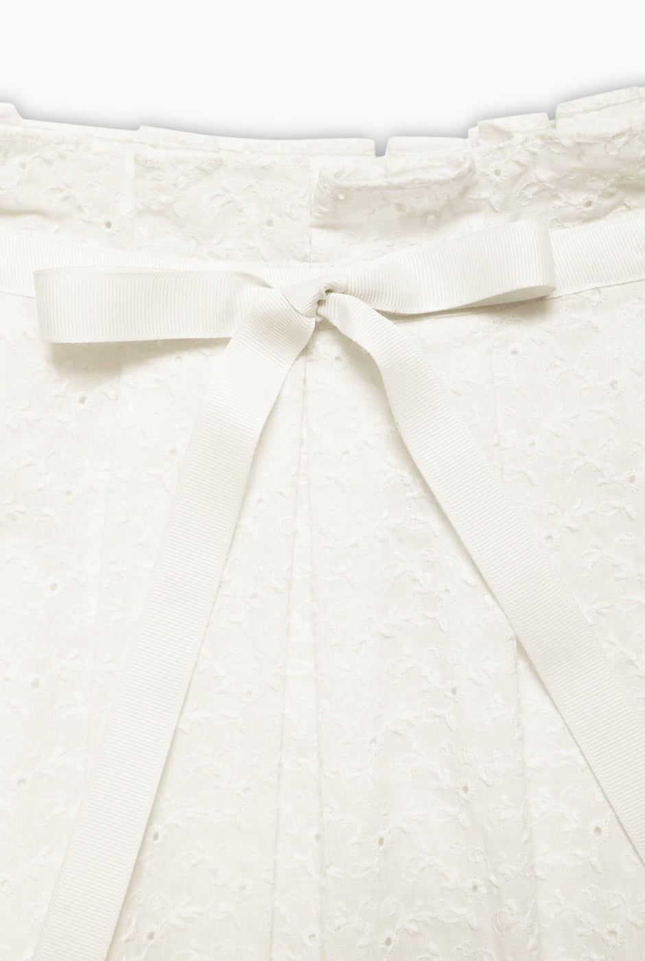 Maxi falda en tono blanco con cinta