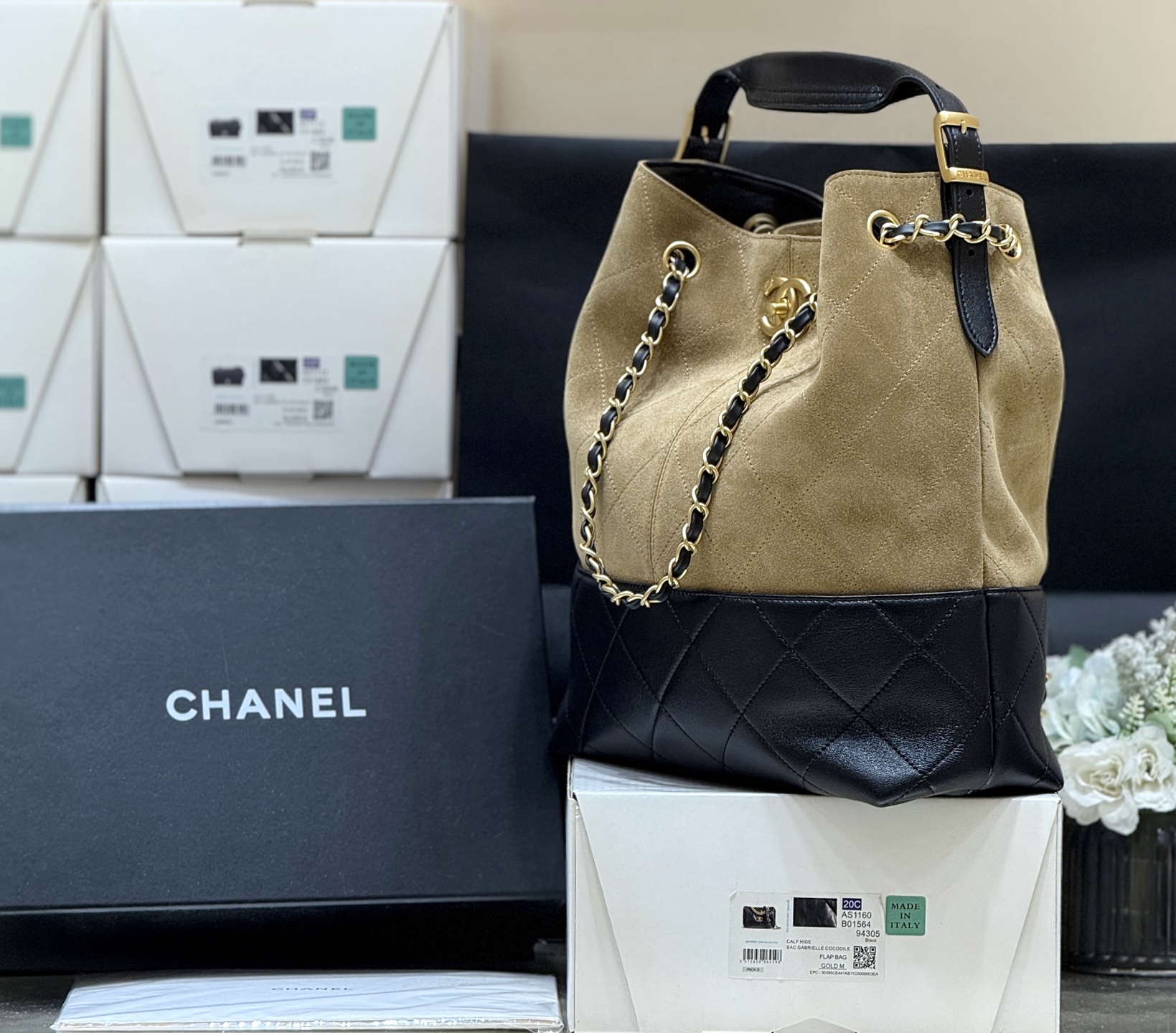 Chanel 25A High-end Handicraft Workshop Suede Colorblock Vertical Hobo AS5636 00158