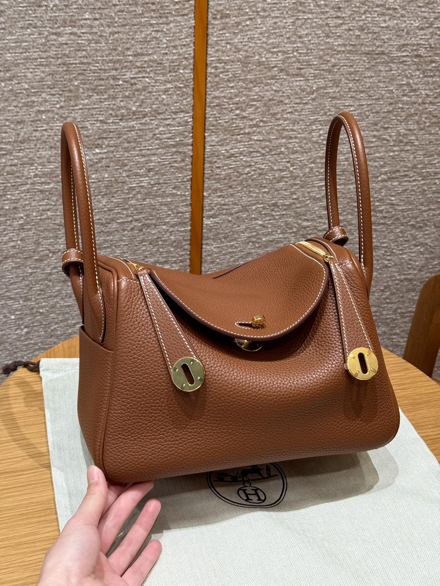 Hermès Lindy 37gold handbag (handmade to order)