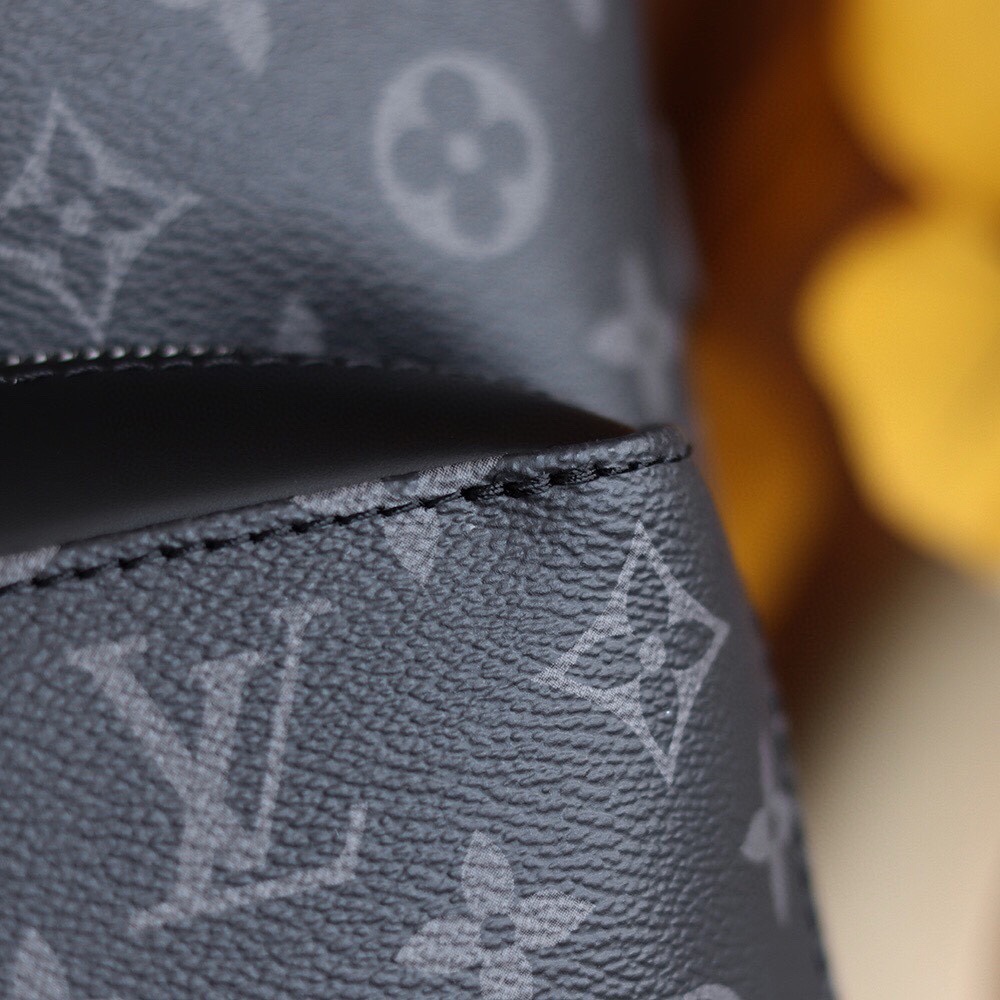 Louis Vuitton Discovery Backpack M43186