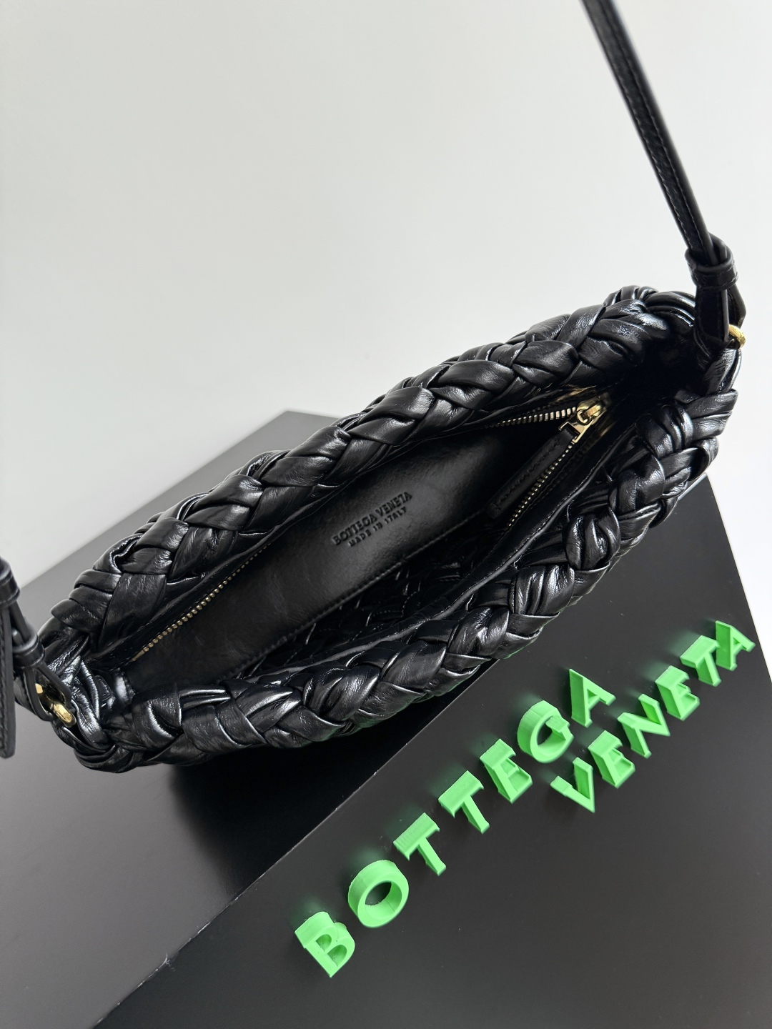 Bottega Veneta Kalimero cha cha woven handbag 785780