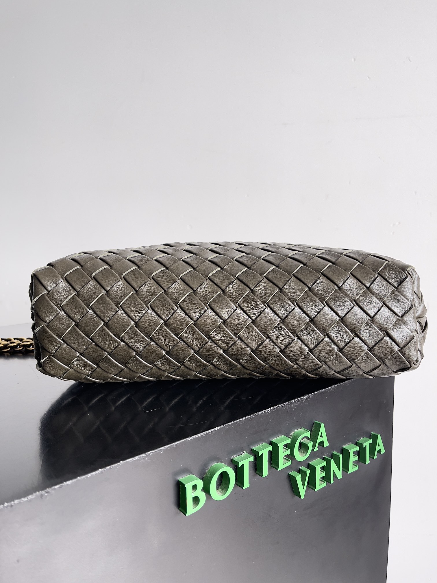 Bottega Veneta LAUREN CLUTCH chain clutch bag 785807