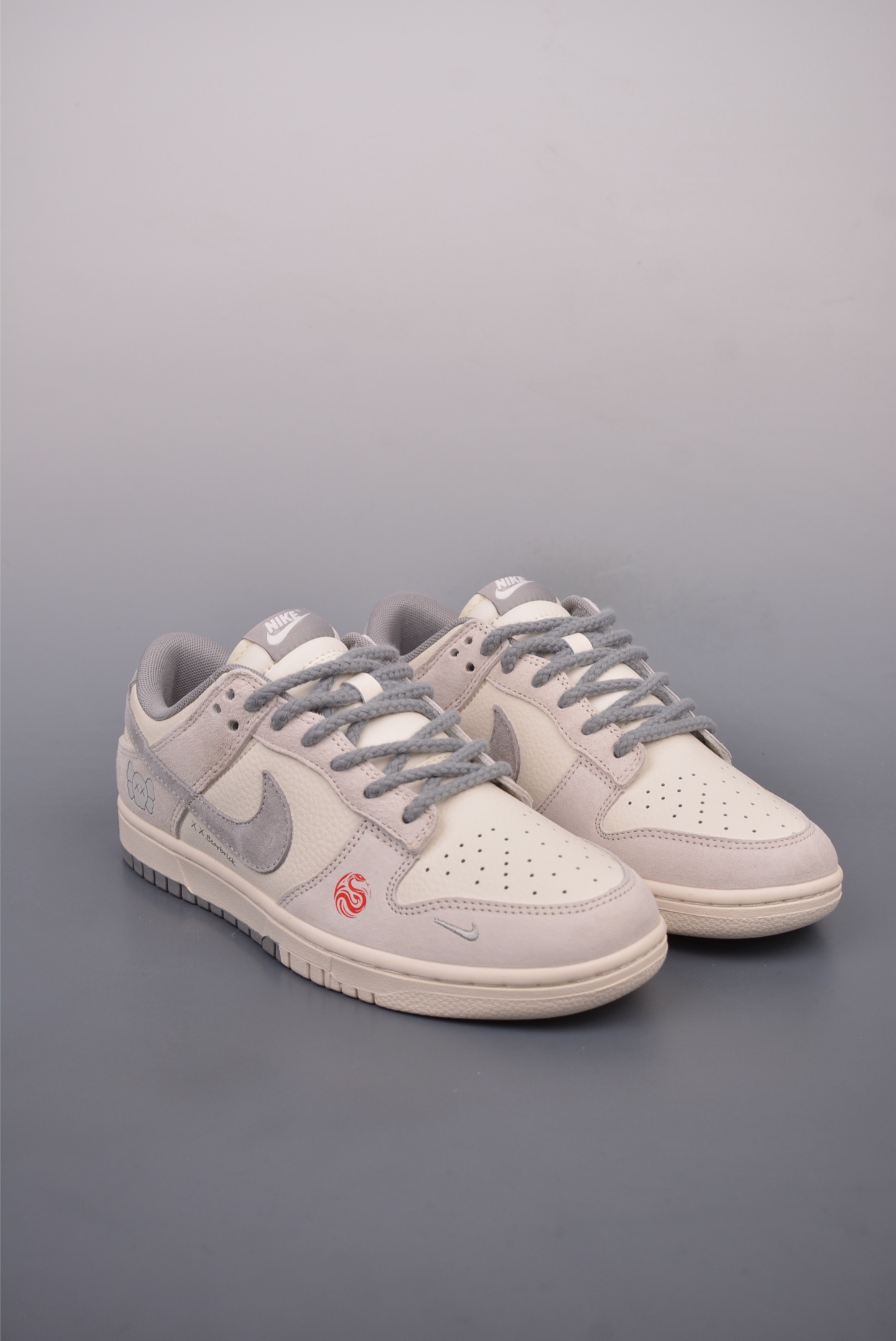 Kaws x Nike SB Dunk Low Retro Off-White Light Grey YX5066-250