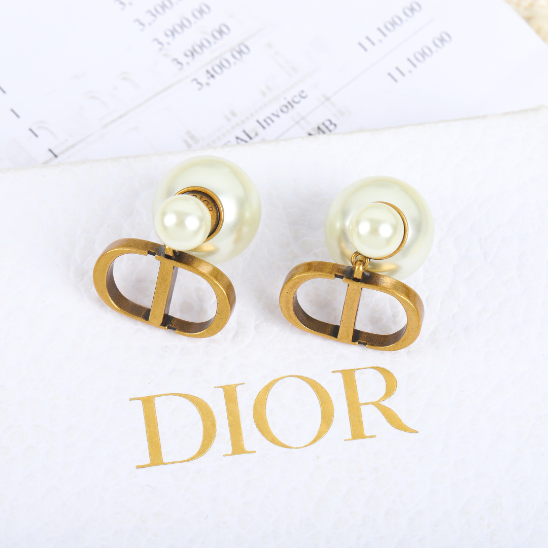 Dior CD letter pearl earrings