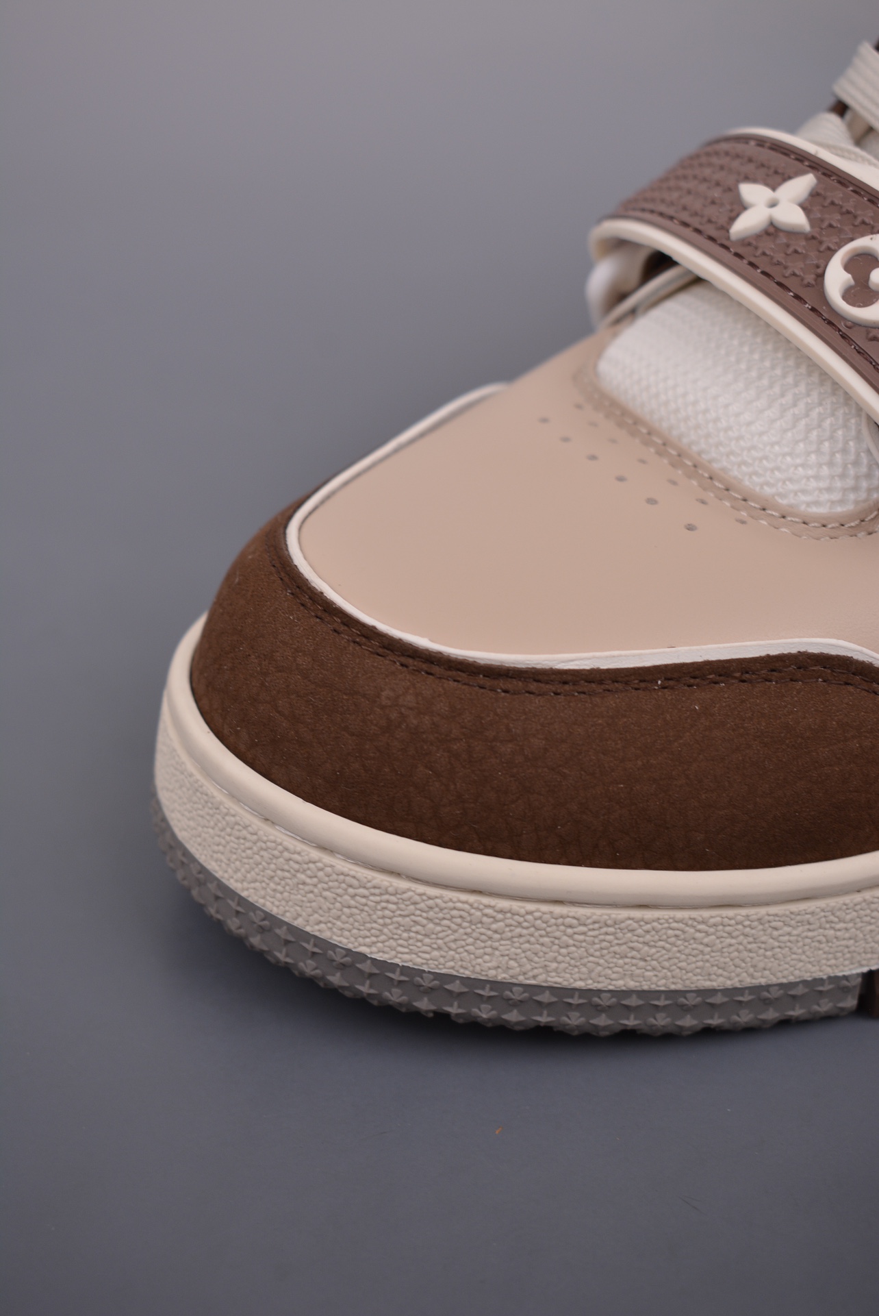 Louis Vuitton Trainer Sneaker Low Dark Brown White Khaki 1AC51G