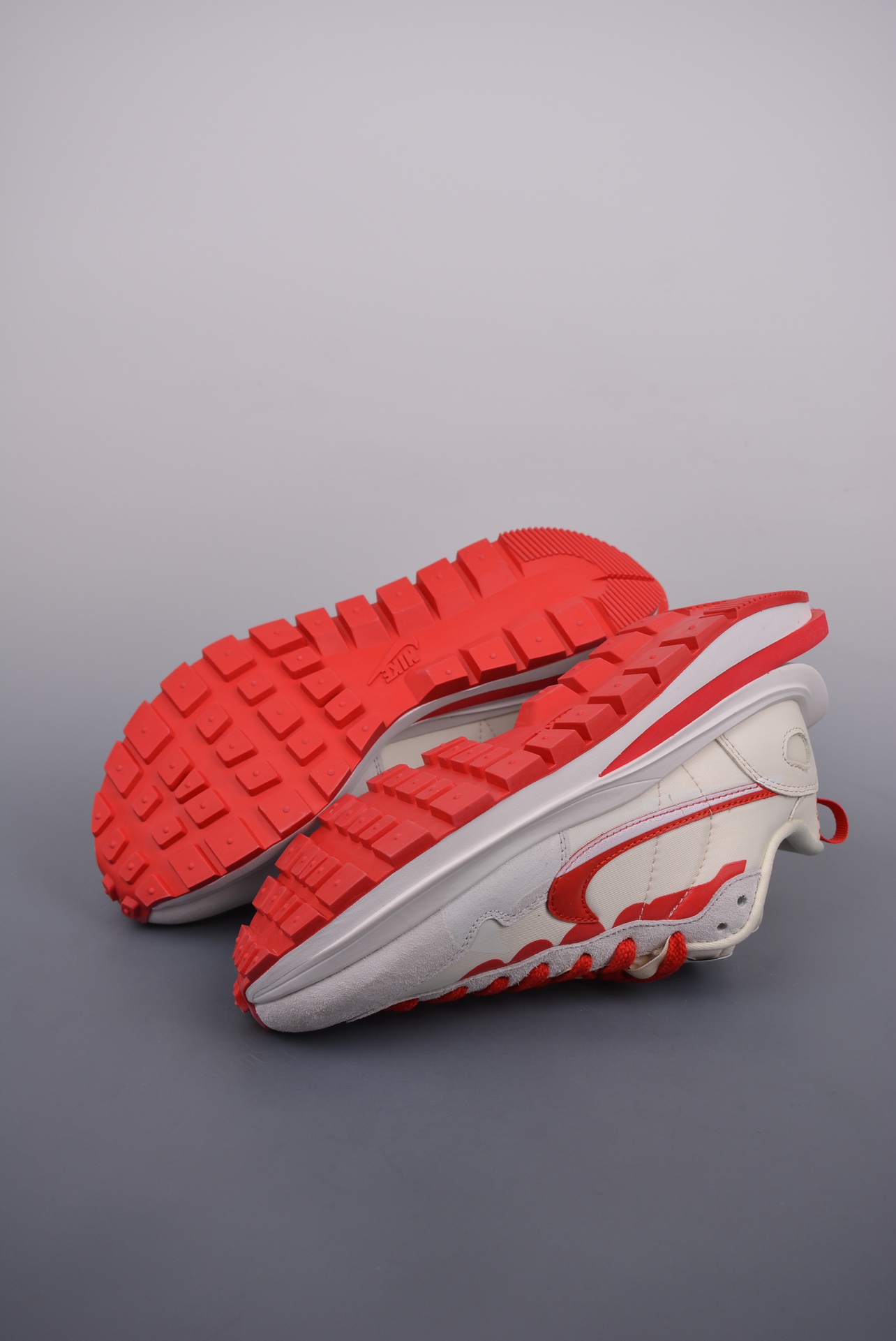 Sacai x Nike VaporWaffle 3.0 Beige University Red DD1875-110