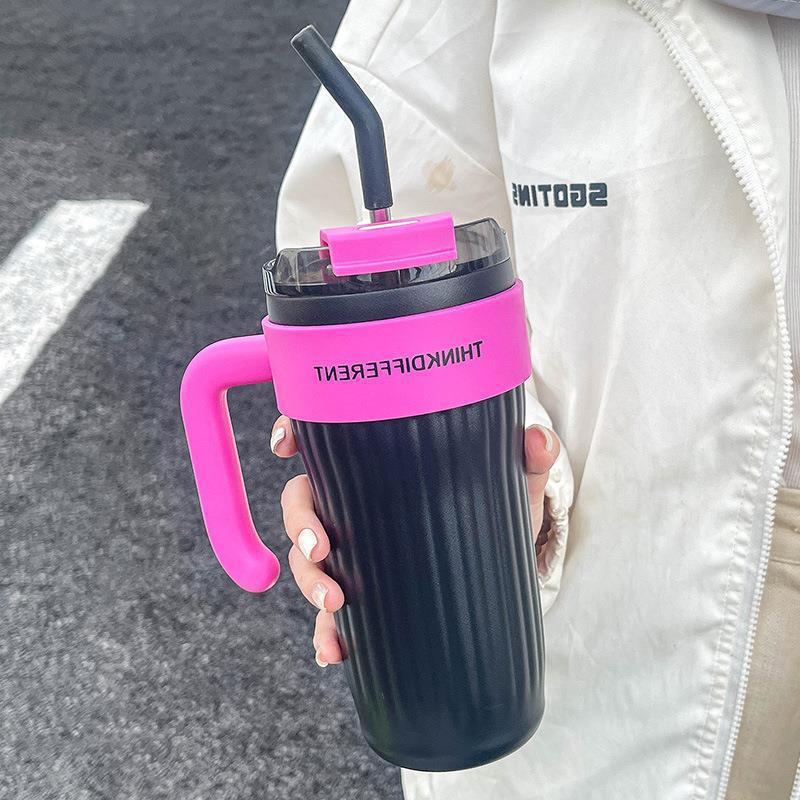 High-value, minimalist American-style handle mug with large capacity and dual-use stainless steel lid.