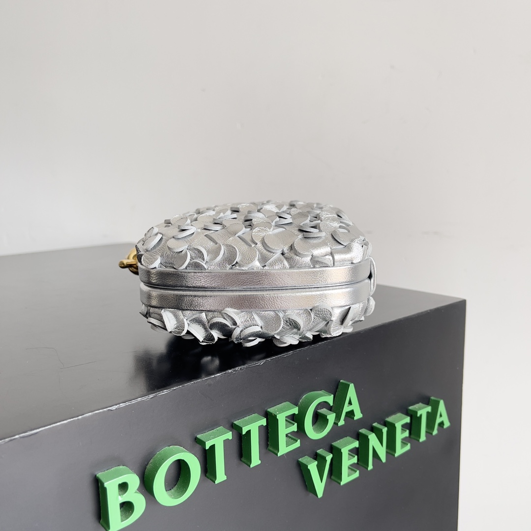 Bottega Veneta 24 Spring Fashion Petal Braided Evening Bag 717622