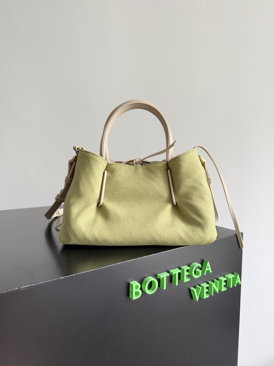 BOTTEGA VENETA 2025 PINACOTECA Small Bag 819004