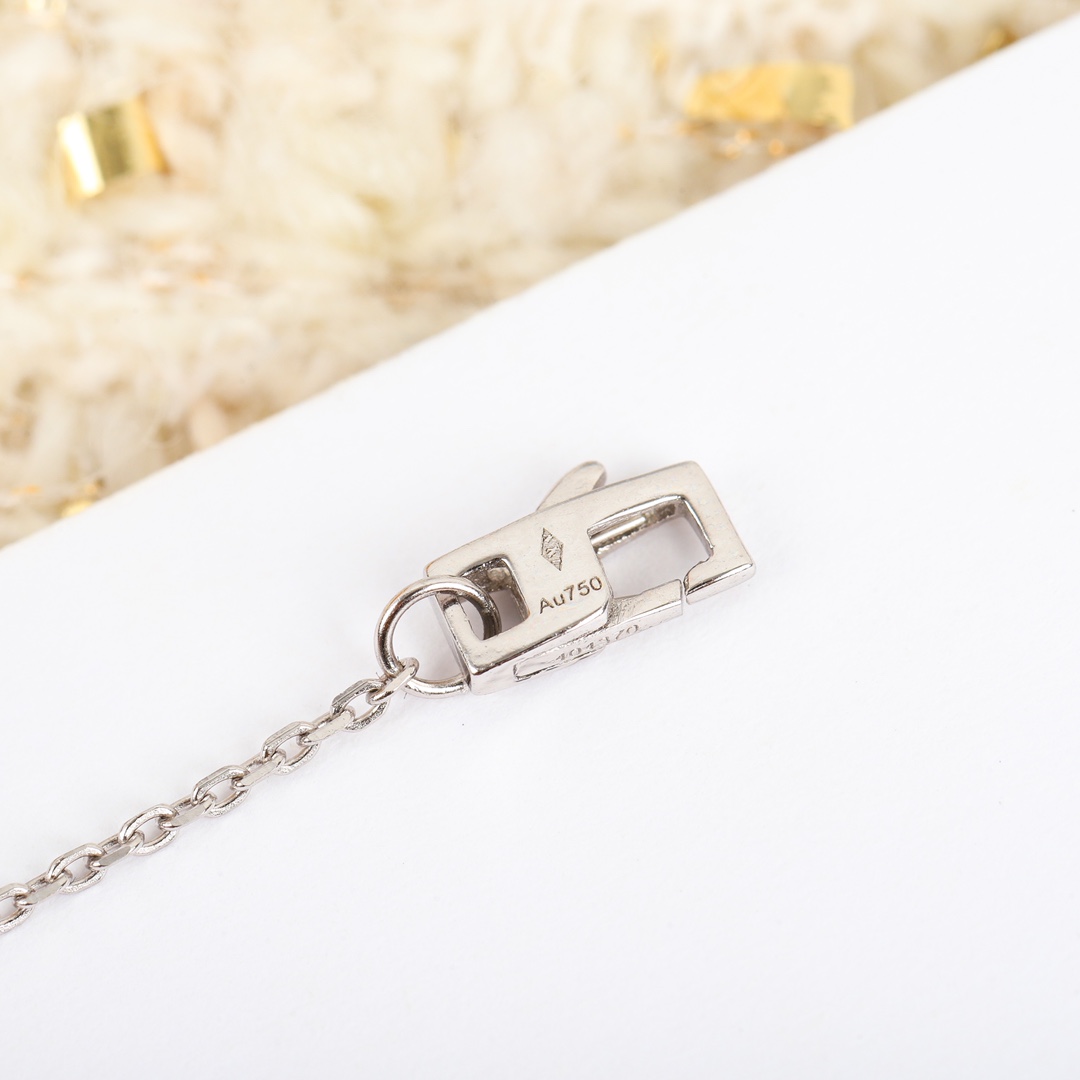 Louis Vuitton Four Leaf Clover Simple Bracelet