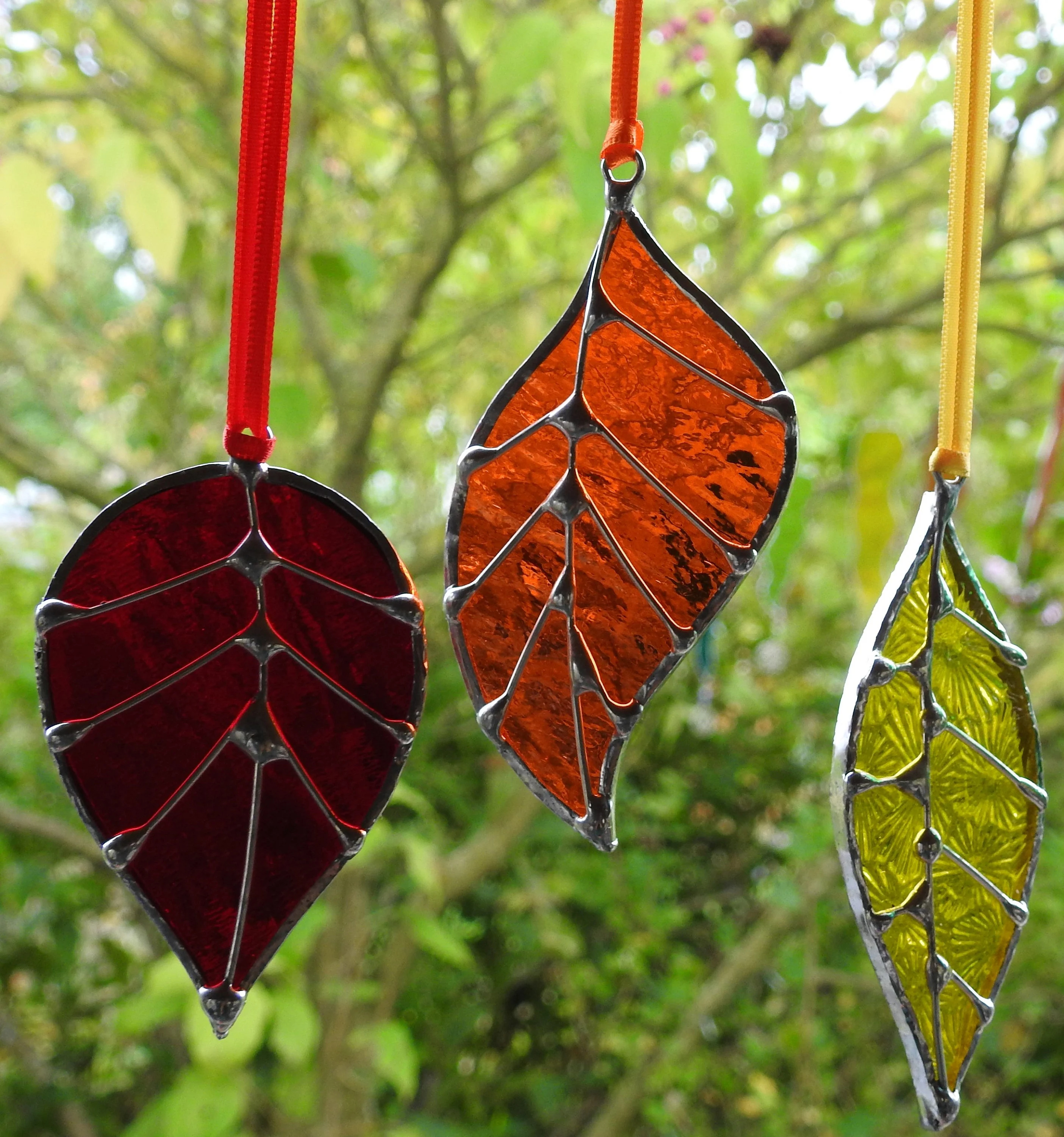 Stained Glass Leaf Sun Catcher – Nature’s Color, Captured in Glass