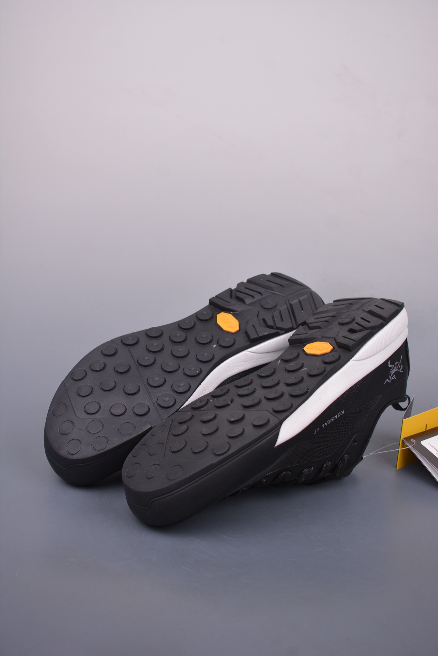 Arc'teryx Konseal LT Outdoor Sports Shoes Black and White 077218-439746