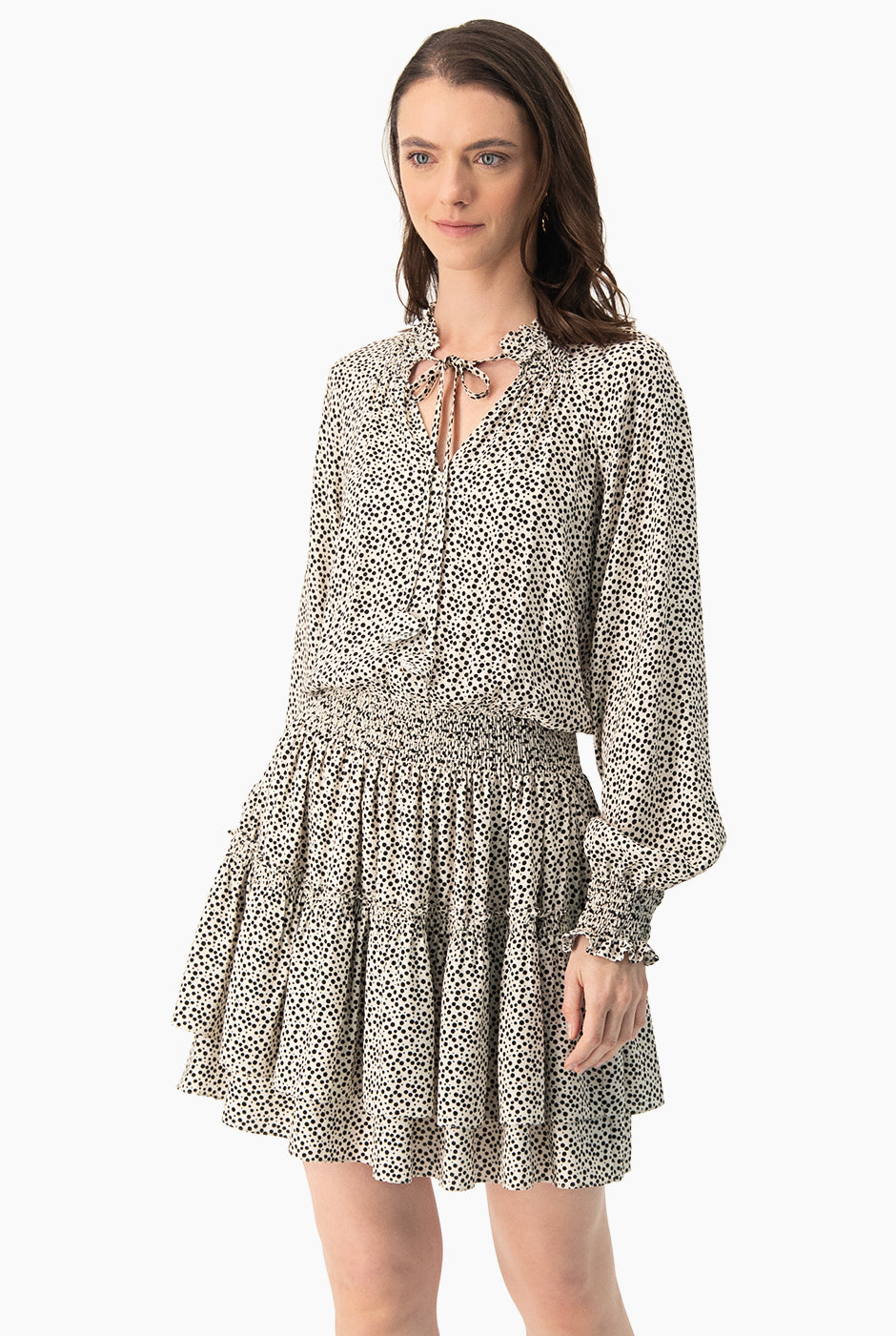 Vestido corto y escote en V