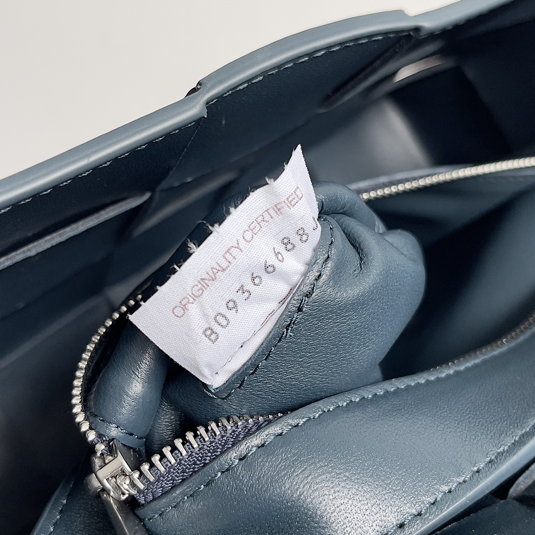 Bottega Veneta cassette bag 741777